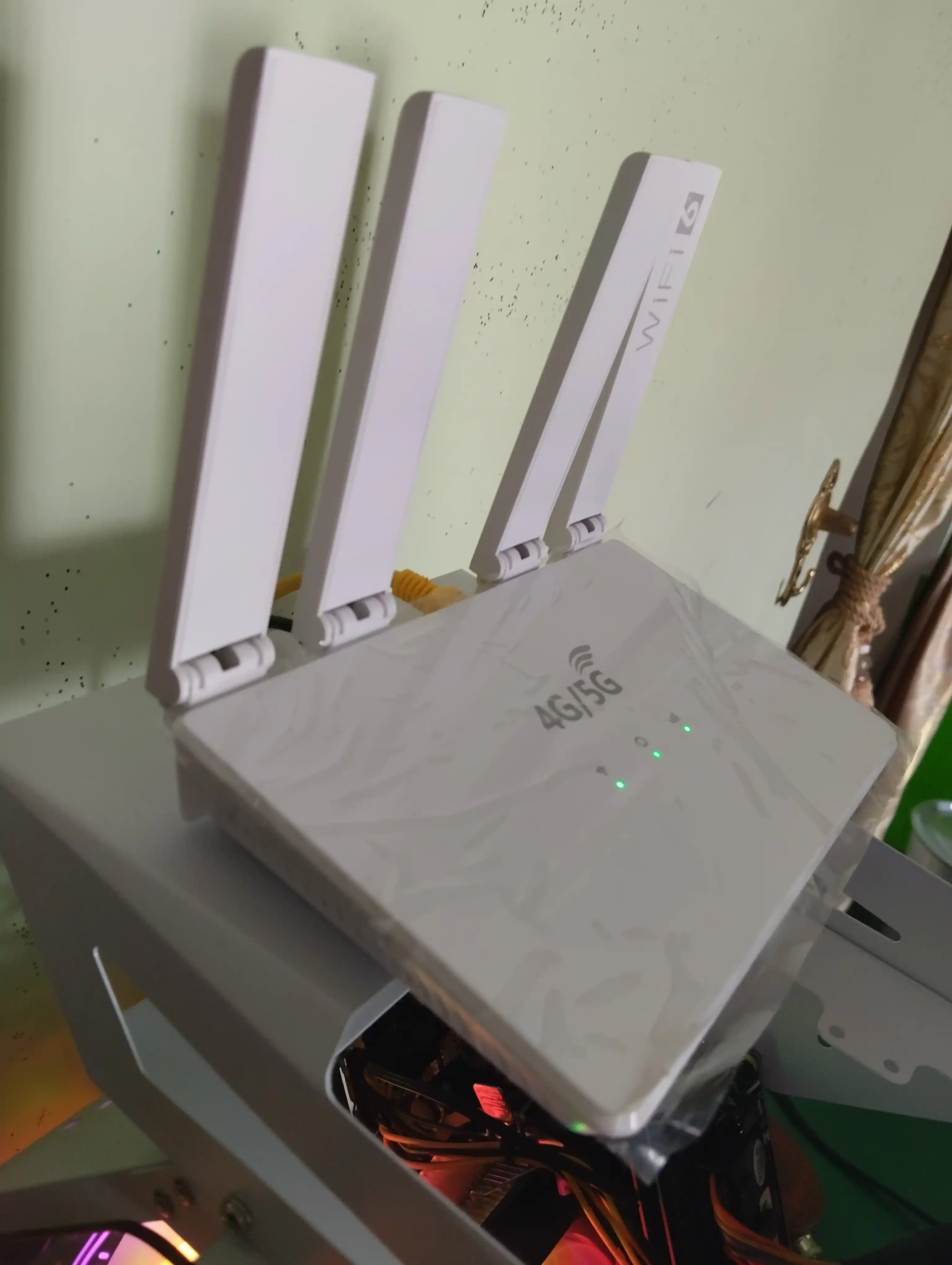 CPF 906 - SIM-kartaga asoslangan Wi-Fi router