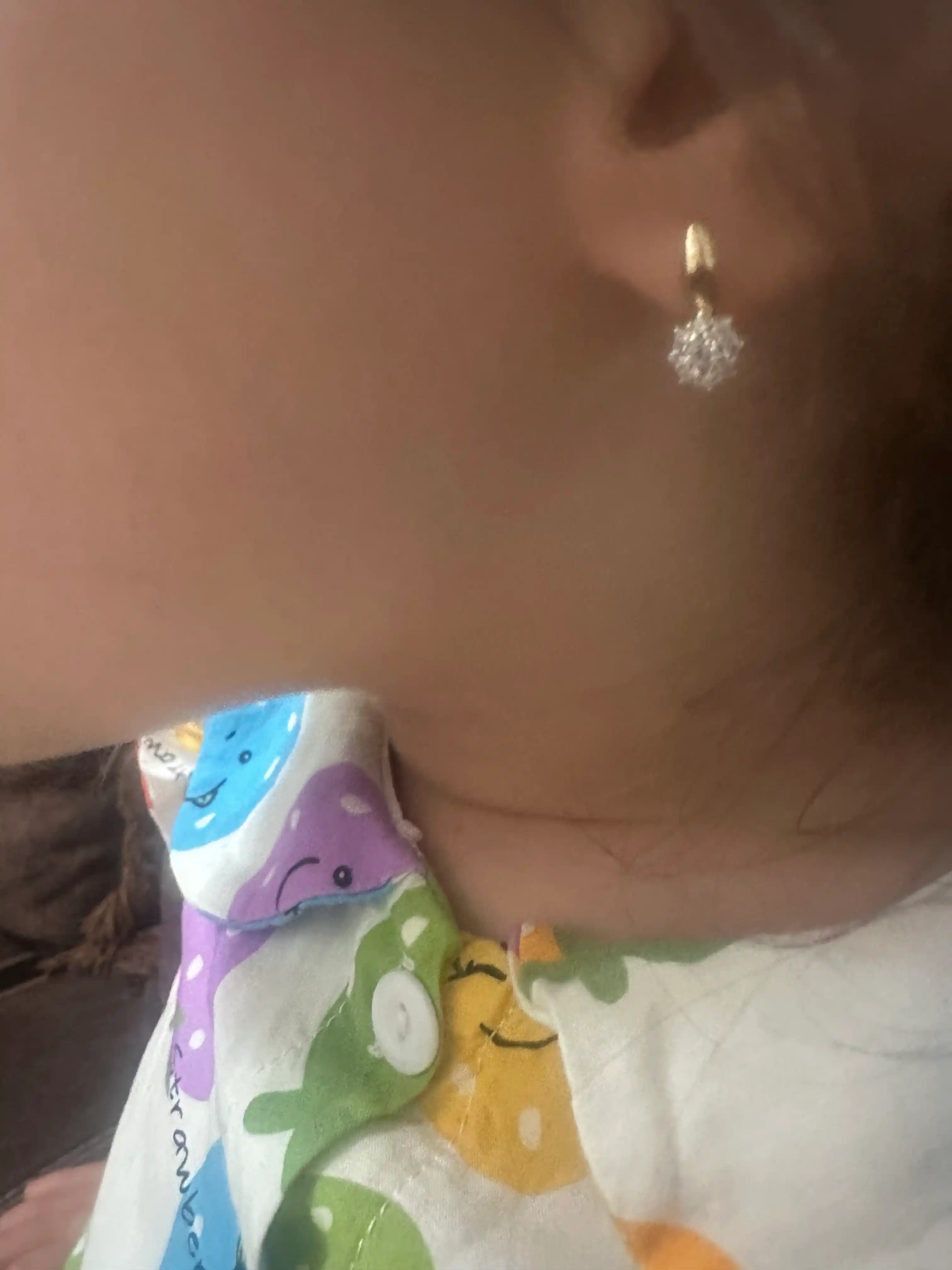 Xuping Jewelry brendining zamonaviy va nafis ziraklari