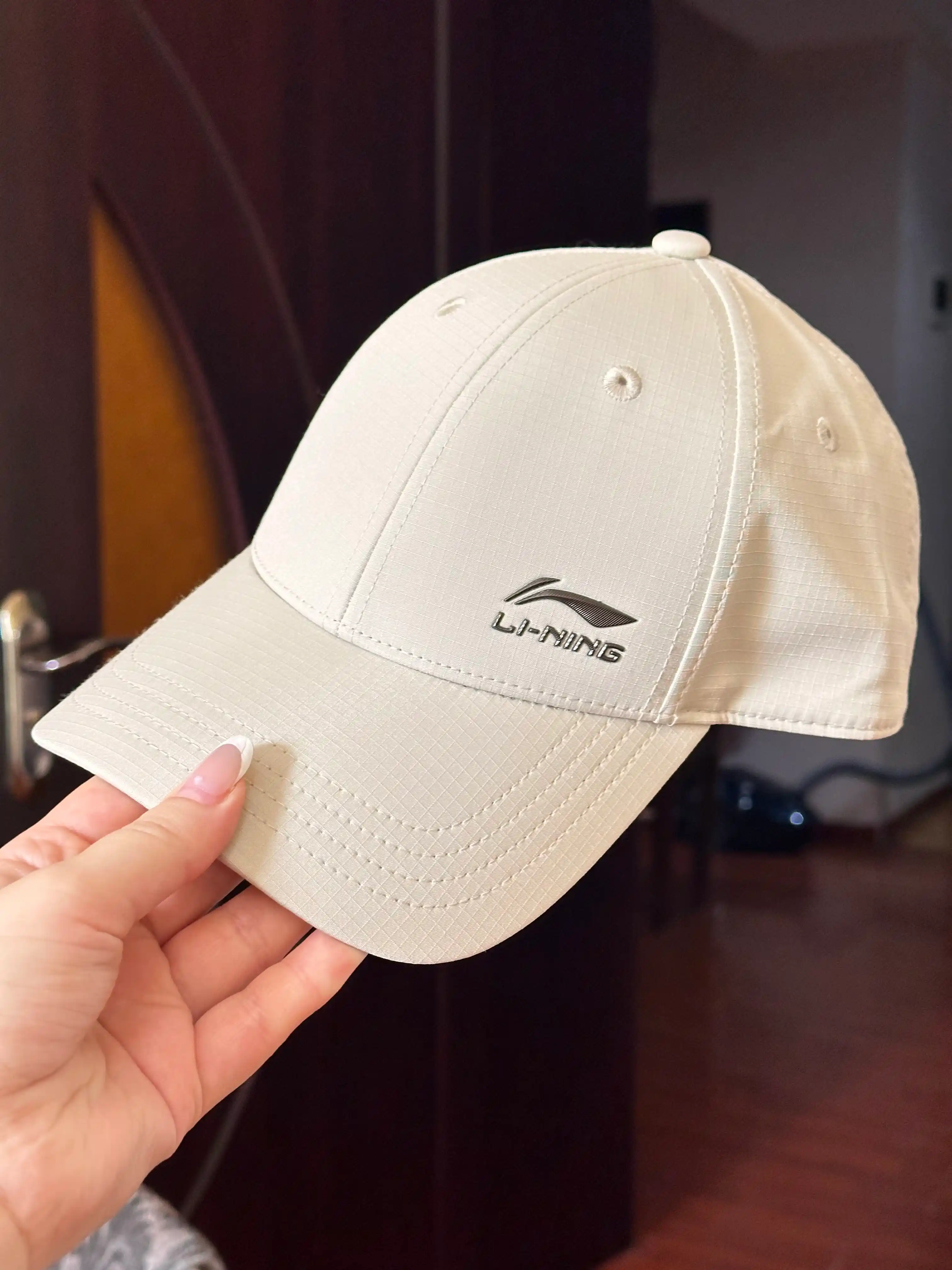 Li-Ning AMYW123 kepkasi — chidamli, nafas oluvchi, sozlanadigan