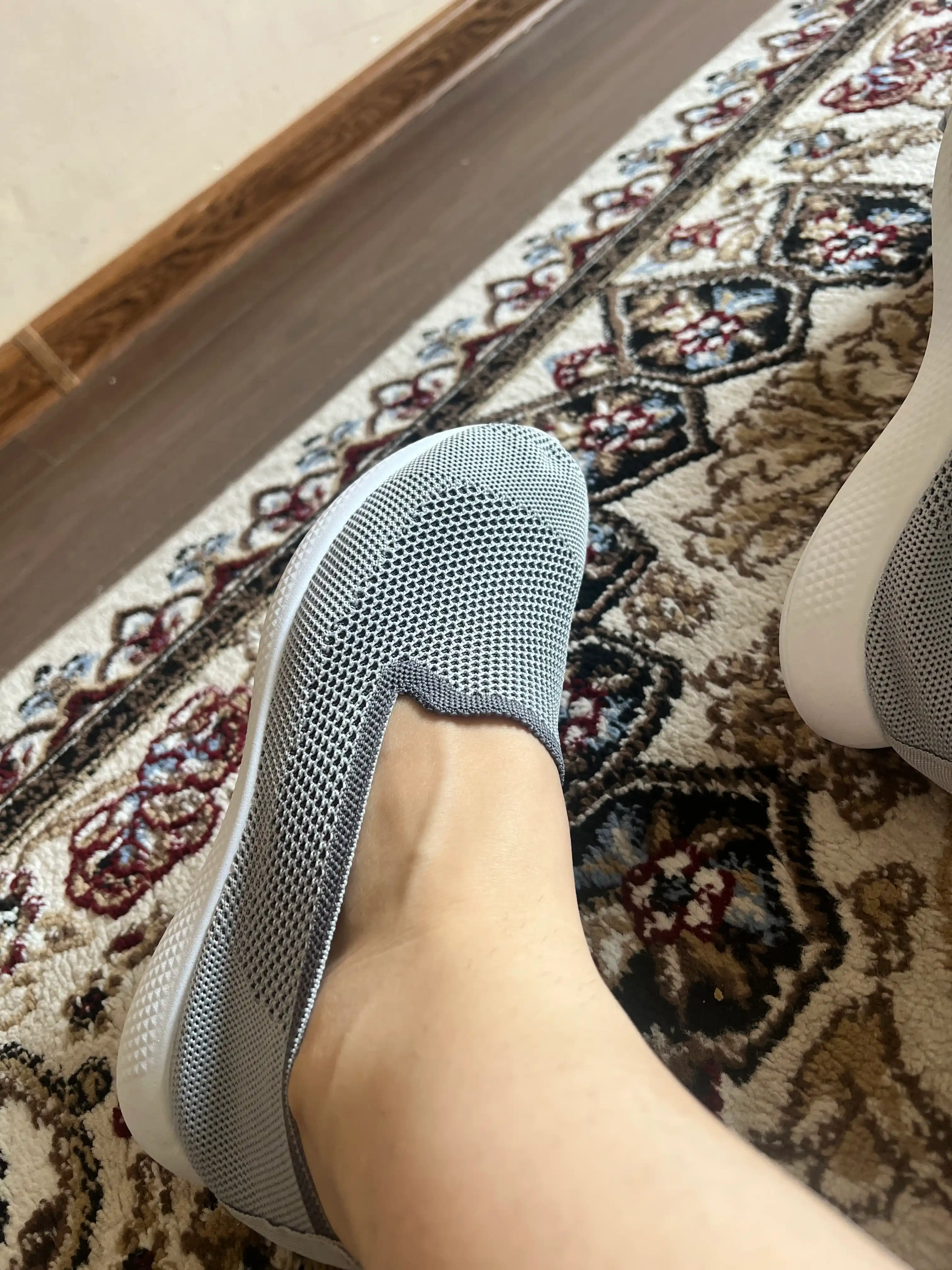 Ayollar uchun slipon krossovka, nafas oluvchi setkali oyoq kiyim, yengil sport poyabzal