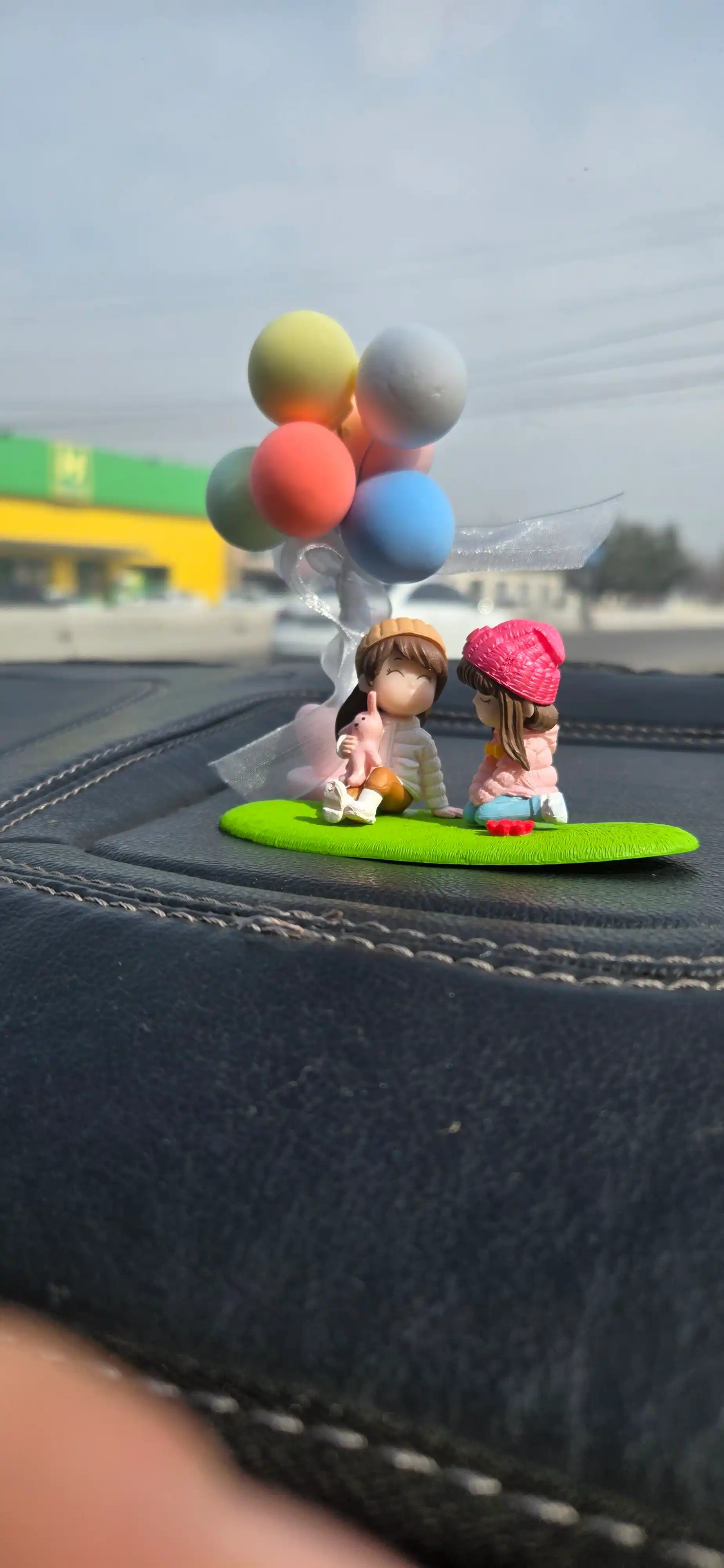Игрушка на панель авто, фигурка в машину