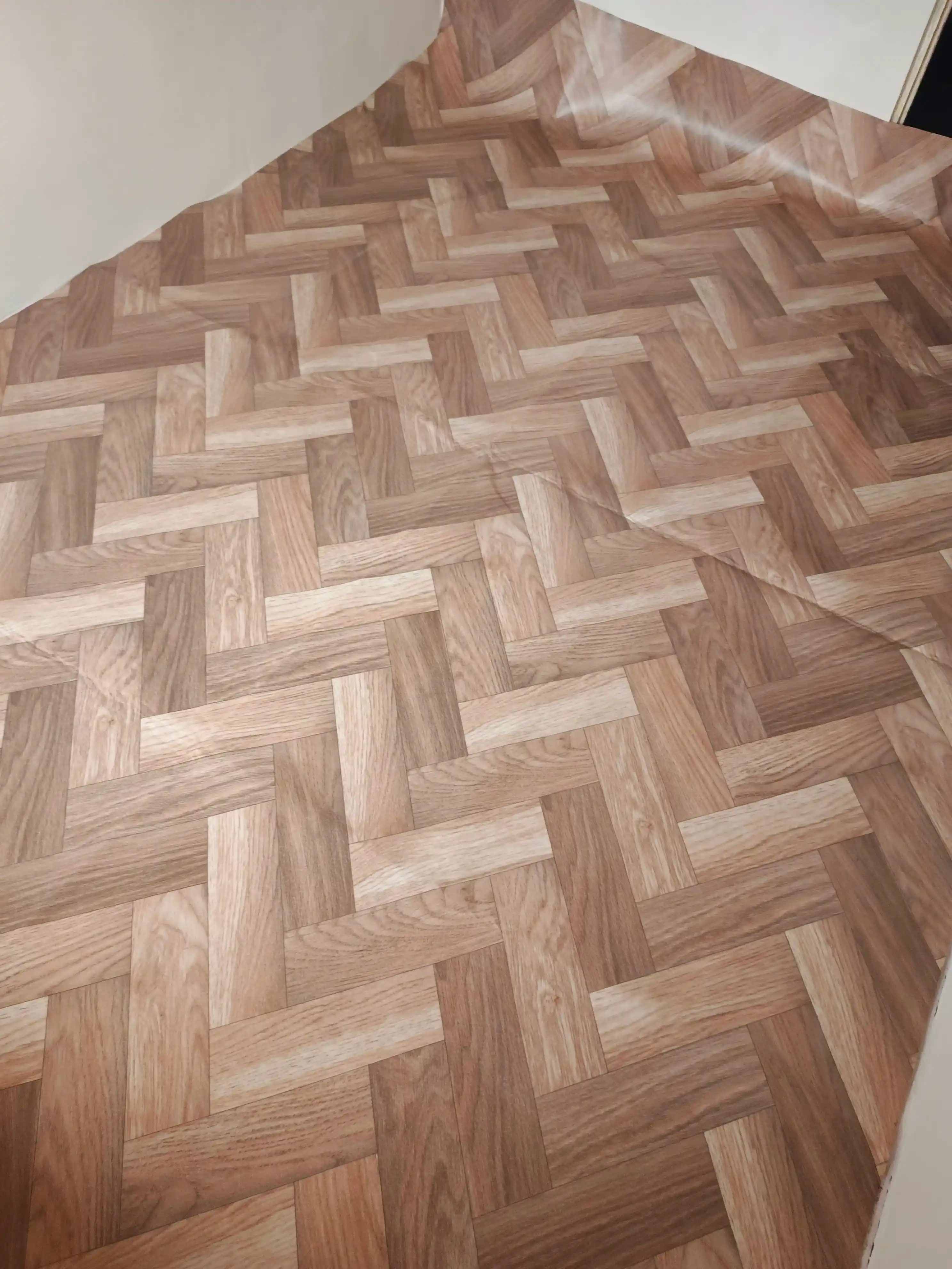Turar joy xonalari uchun linoleum,  kengligi 2.5 m, kigiz asosli, namlikka chidamli