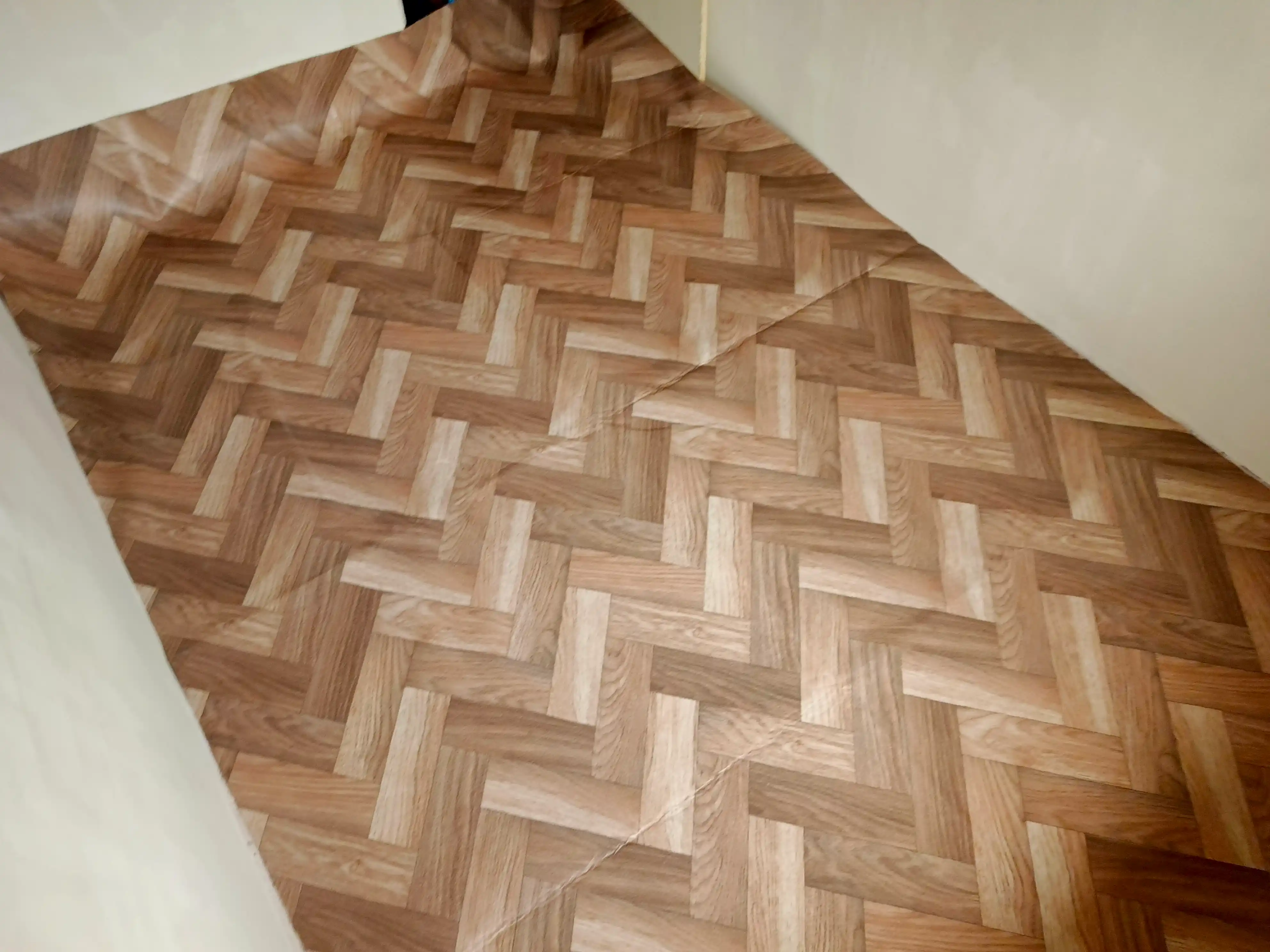 Turar joy xonalari uchun linoleum,  kengligi 2.5 m, kigiz asosli, namlikka chidamli