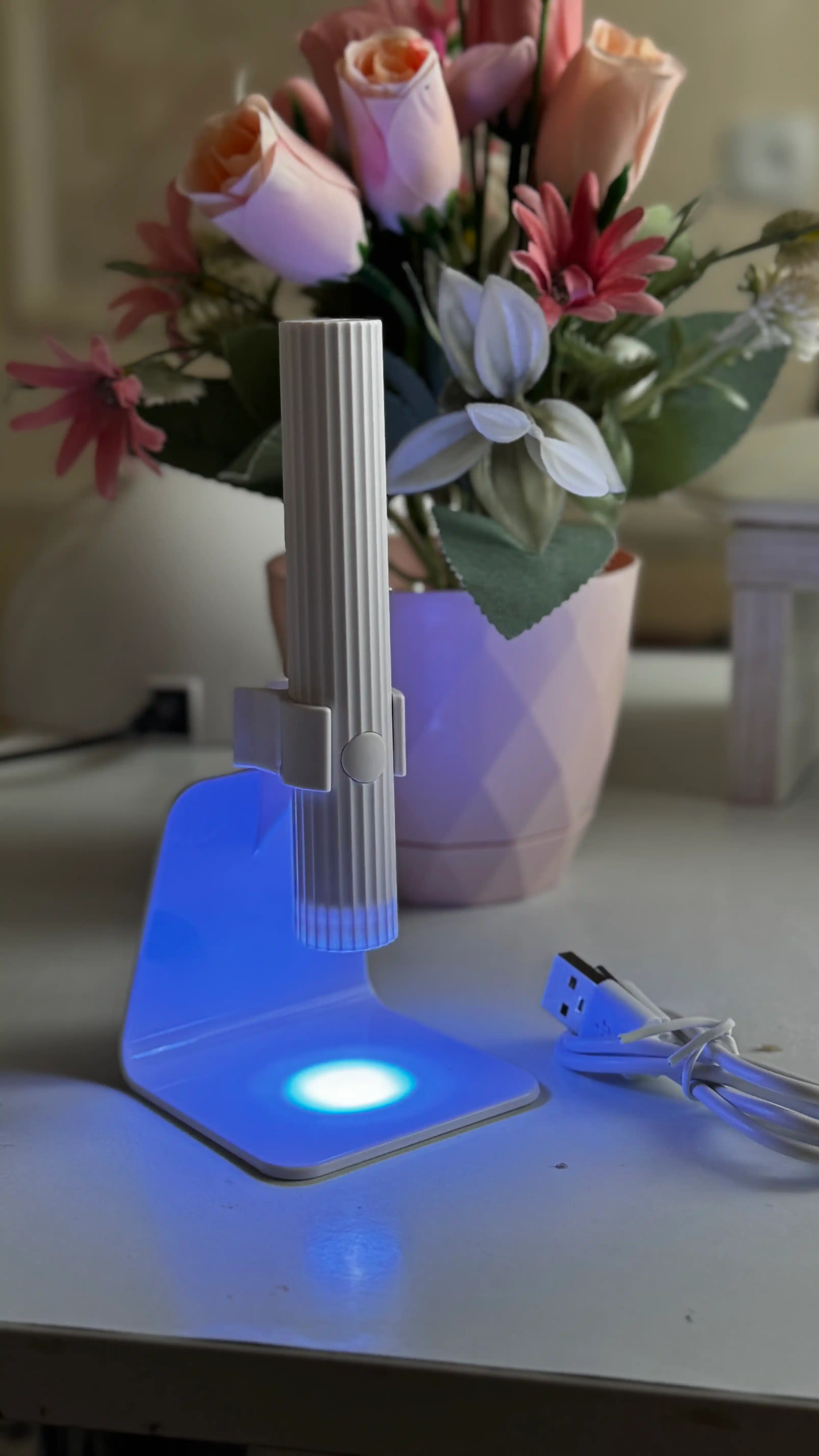 Manikyur uchun lampa, tirnoqlarni o‘stirish uchun fonarcha