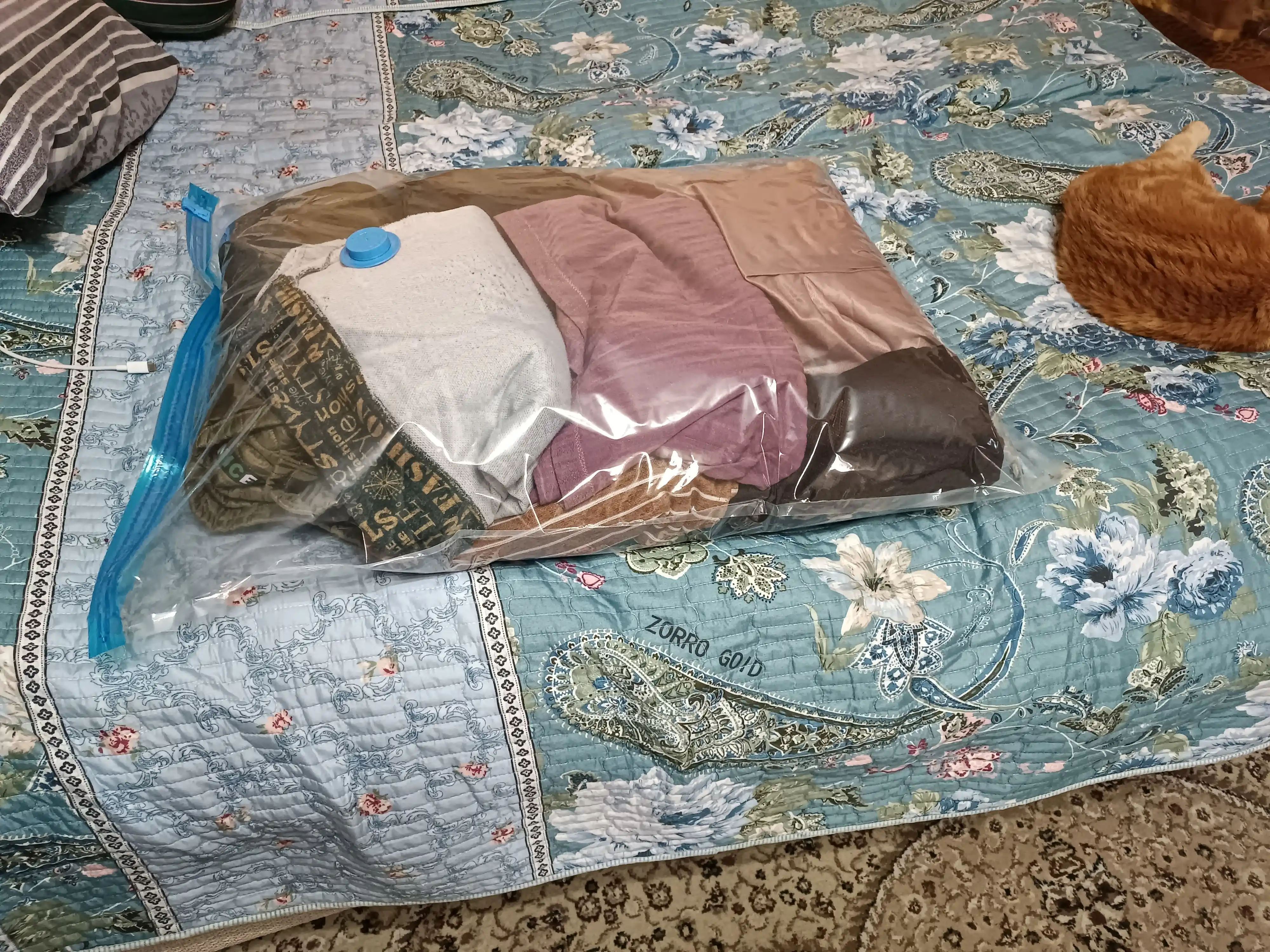 Вакуумные пакеты для компактного хранения одежды и вещей
