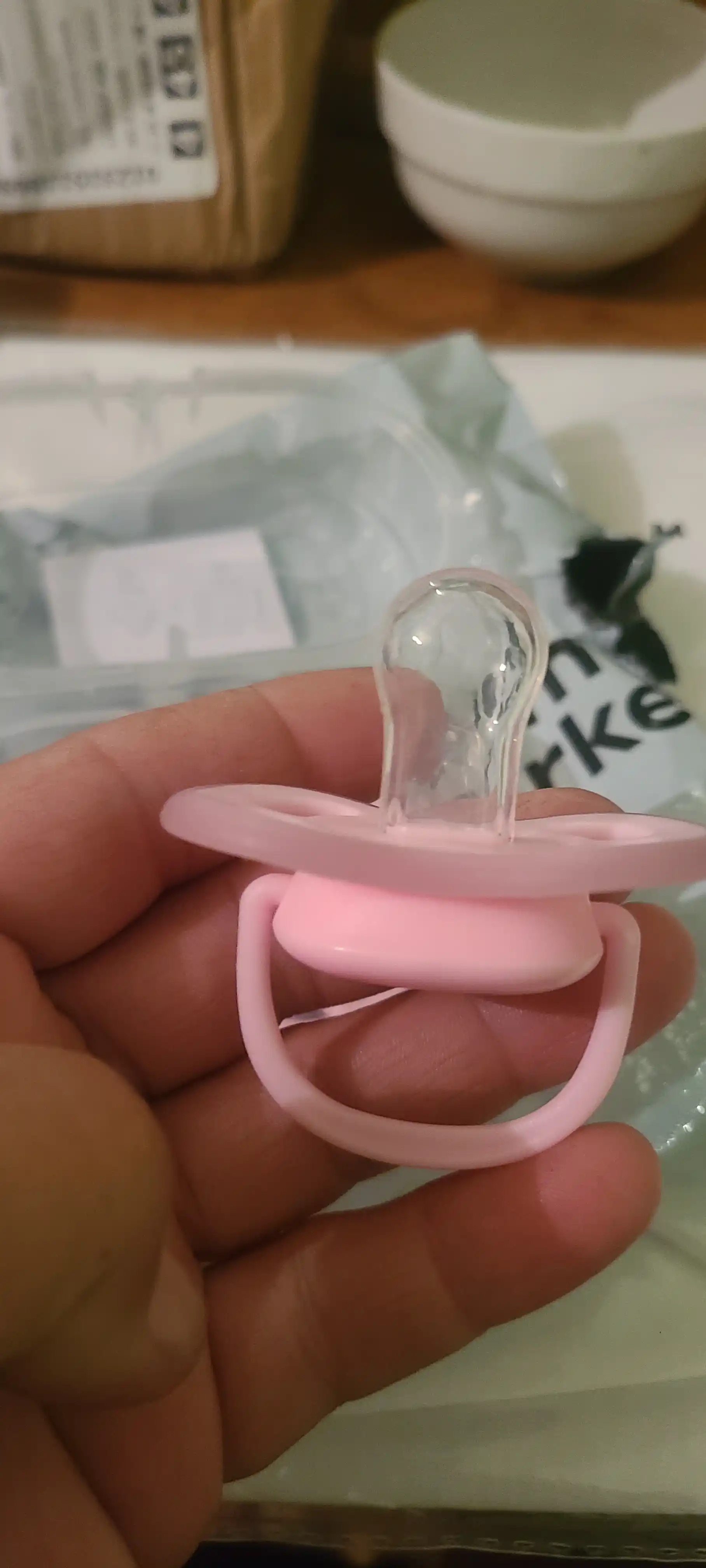 1 juft yorug‘lik beruvchi bolalar so‘rg‘ichi (pacifier)