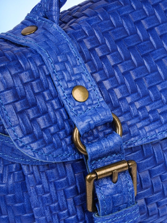 Haqiqiy charmdan tayyorlangan ayollar sumkasi