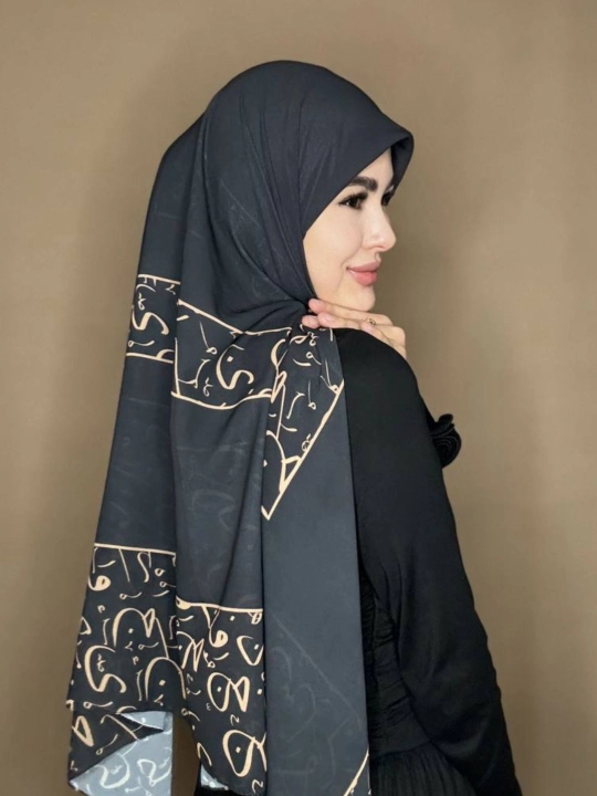 Arab yozuvli Misr romoli, razmer 140*140 sm  Ayollar uchun romollar va sharflar - 