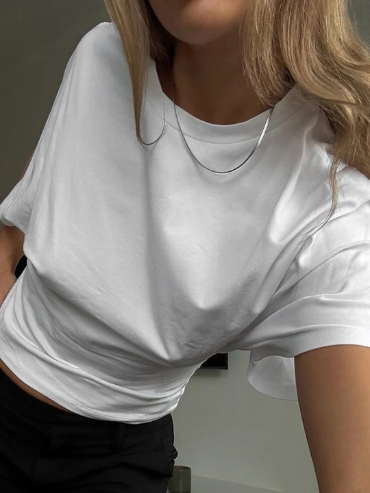 Ayollar futbolkasi