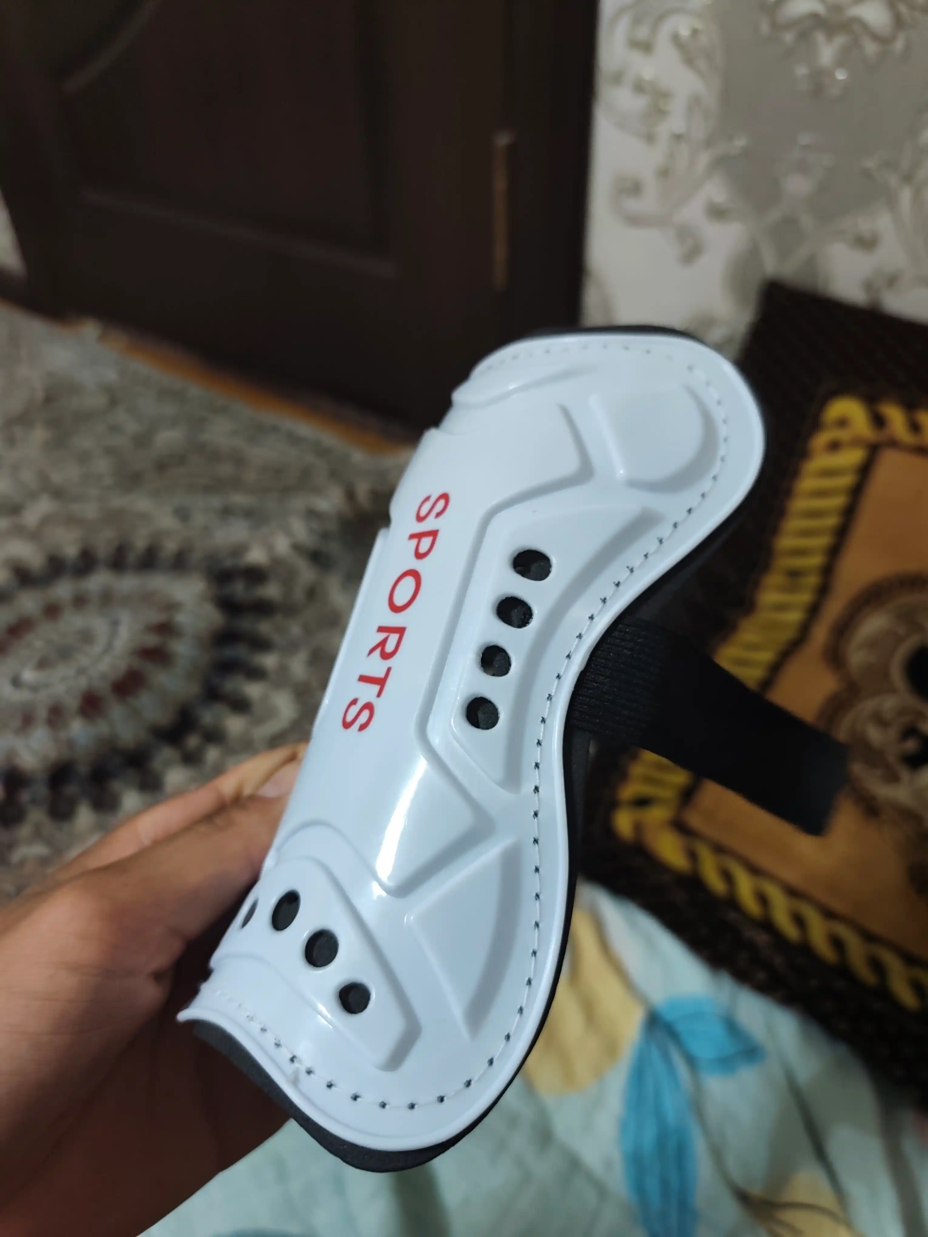 Футбольные щитки