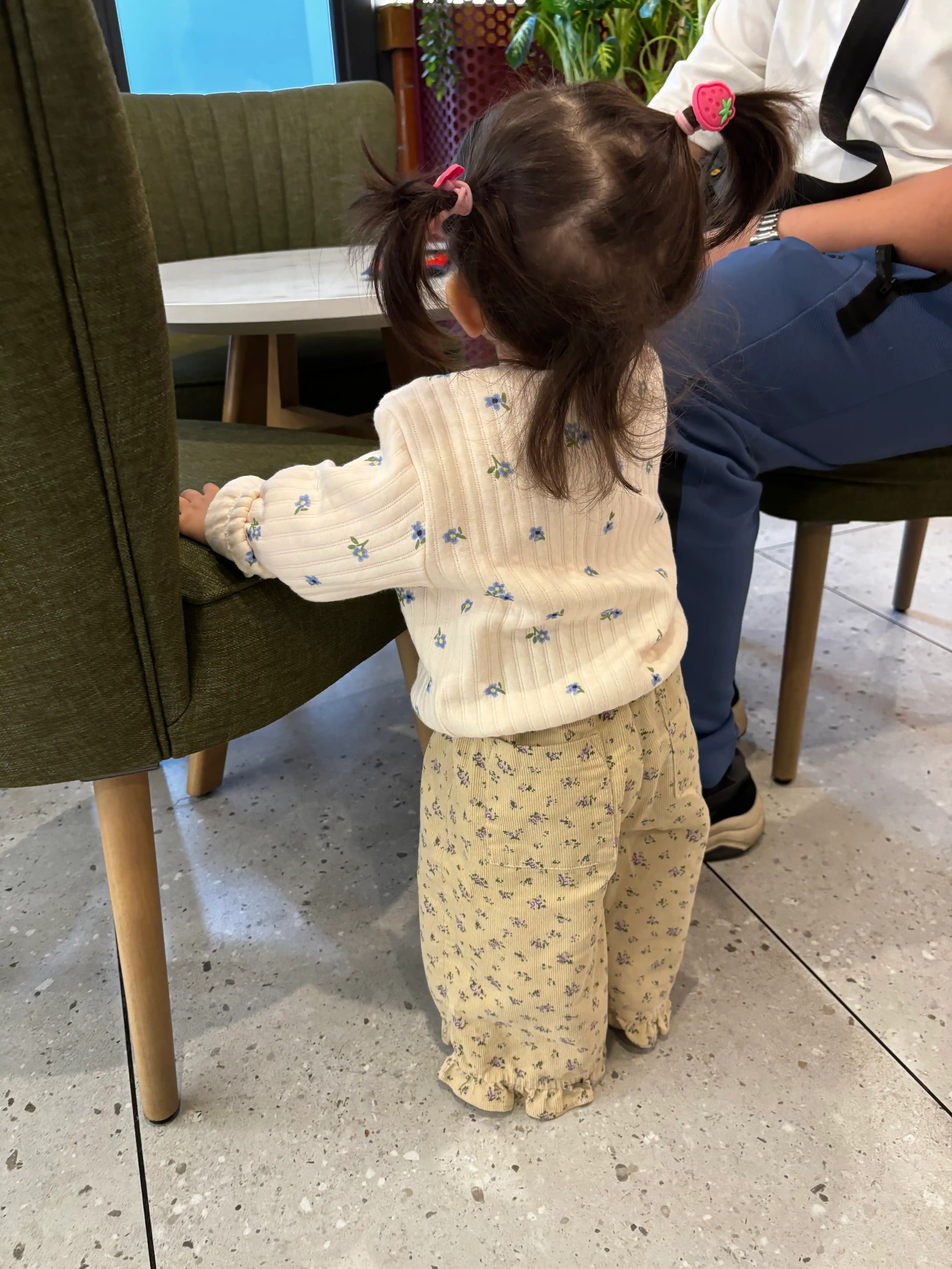 Кофта для новорождённых девочек SELA Baby, розовато-молочная, с цветочным принтом