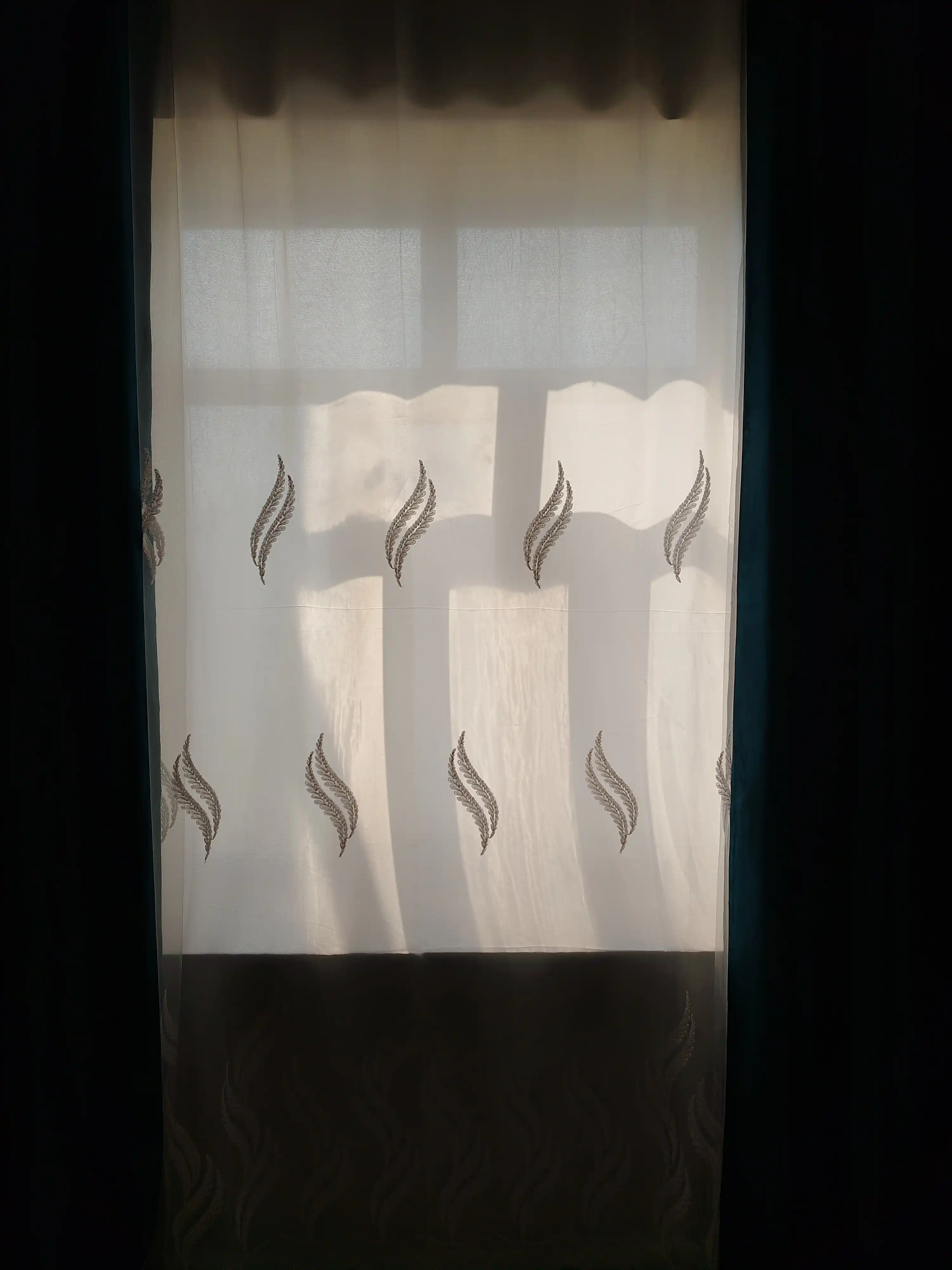 Aven tyuli, yarim shaffof, oshxona,yotoqxona va mehmonxonaga mos,200 sm dan - 350 sm gacha