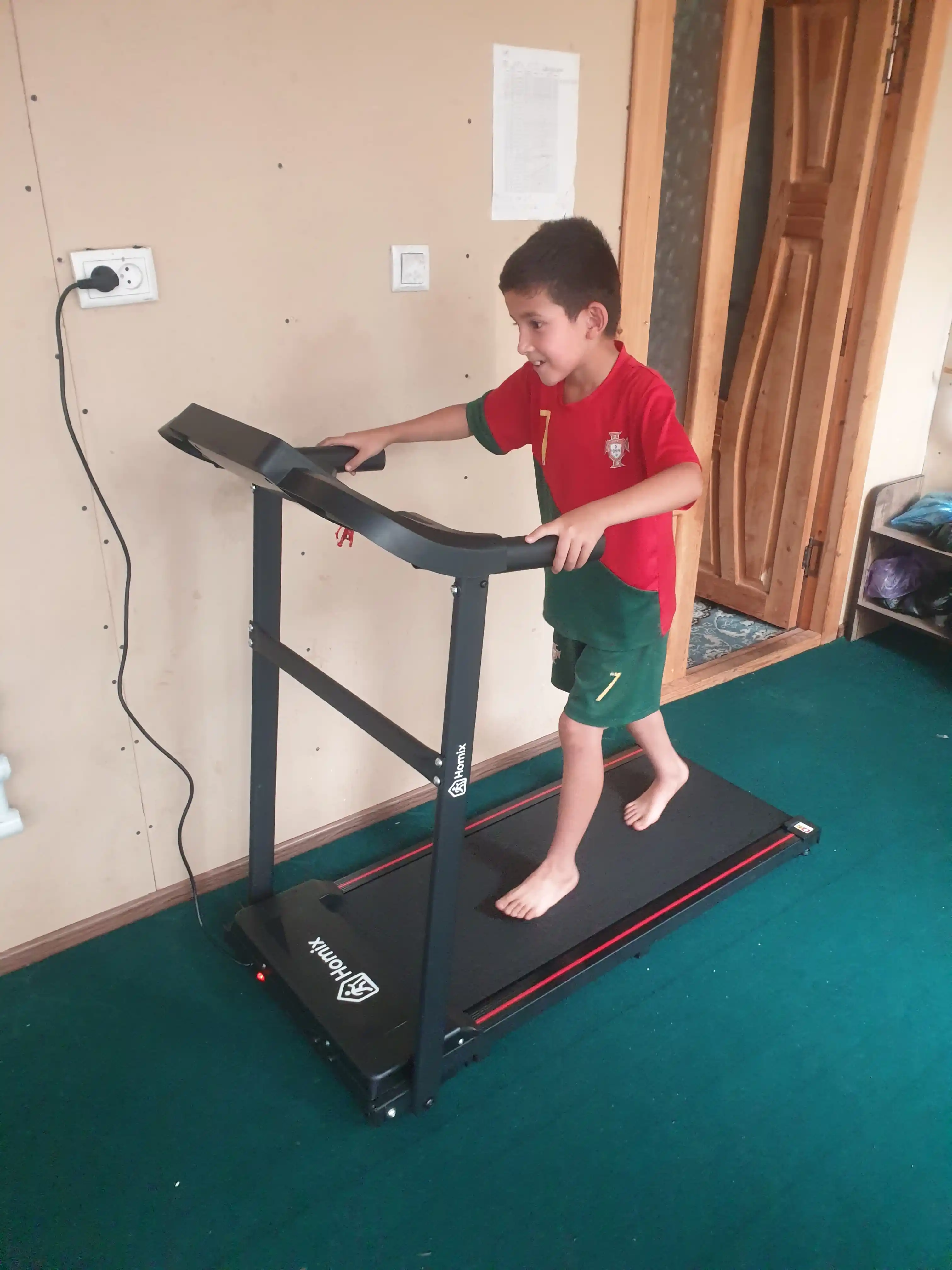 Uy uchun yig‘iladigan elektr yugurish yo‘lagi, 8-12 km-soat