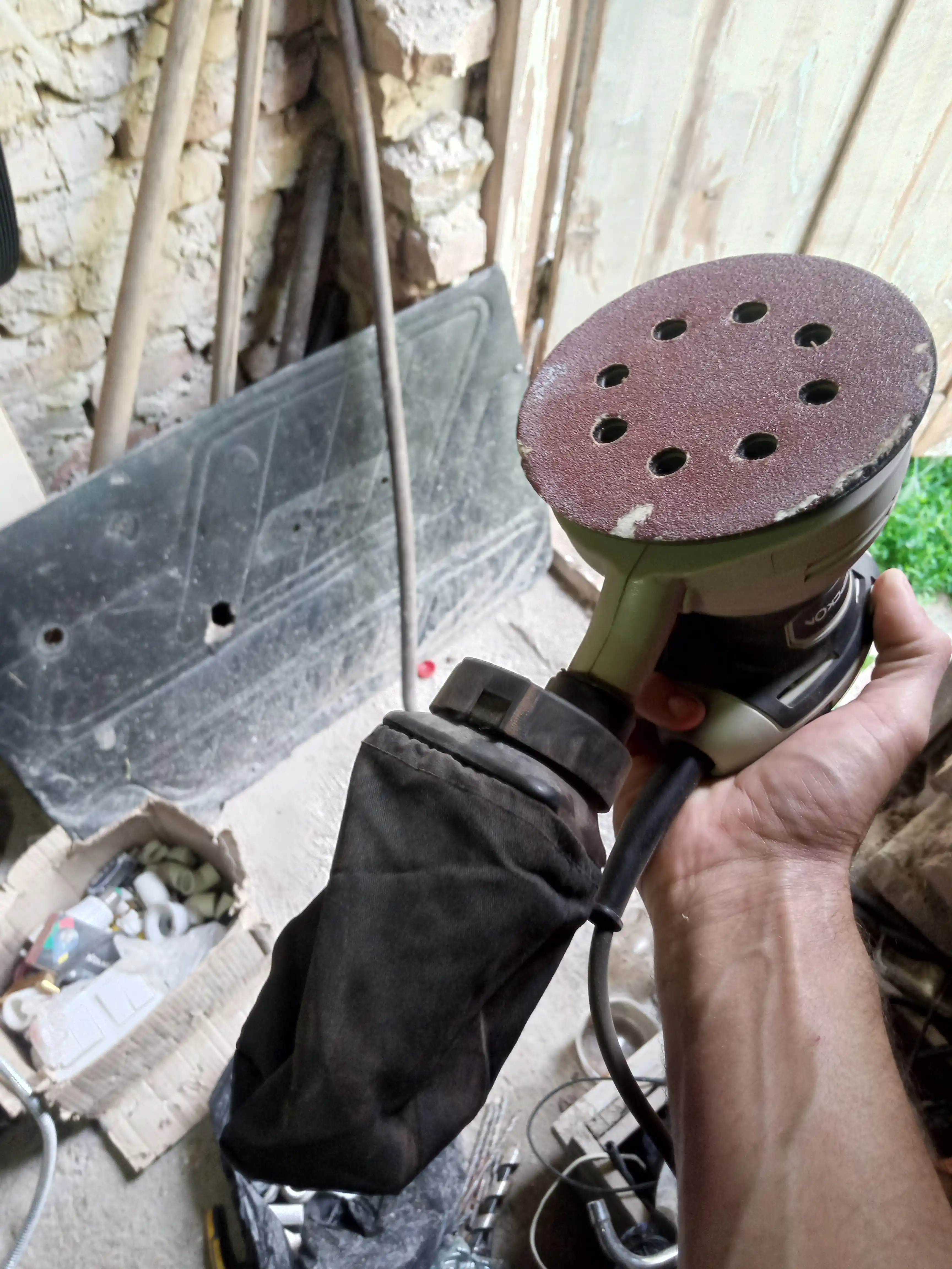 Eksantrik silliqlash mashinasi : 300 Vt ega bolgan va 125 mm diametrli