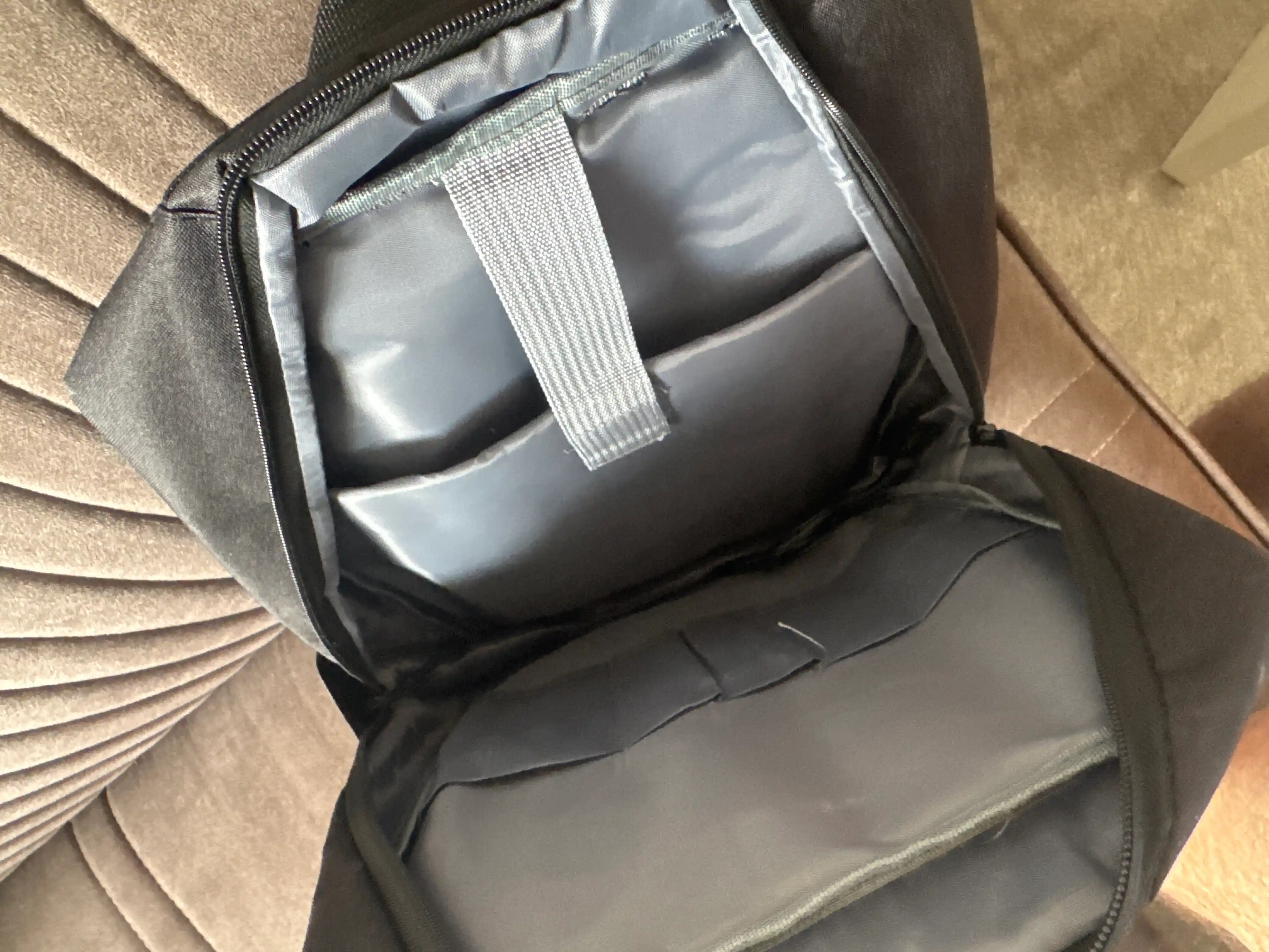 Городской деловой рюкзак 25L с USB-портом, дышащей спинкой и отделением для ноутбука