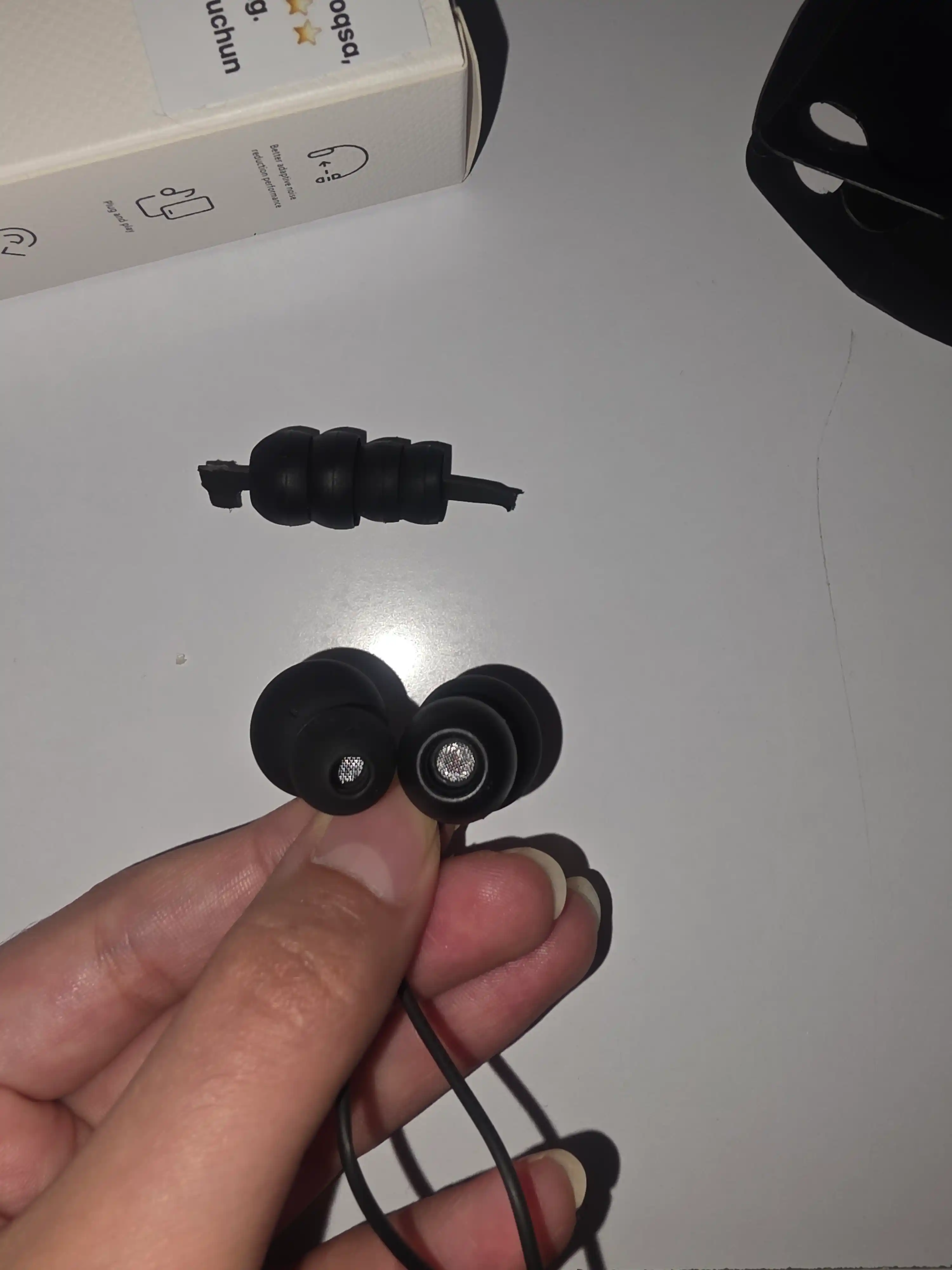 Samsung Type-C AKG quloqchinlari - kuchli ovoz va mikrofonga ega zamonaviy quloqchinlar