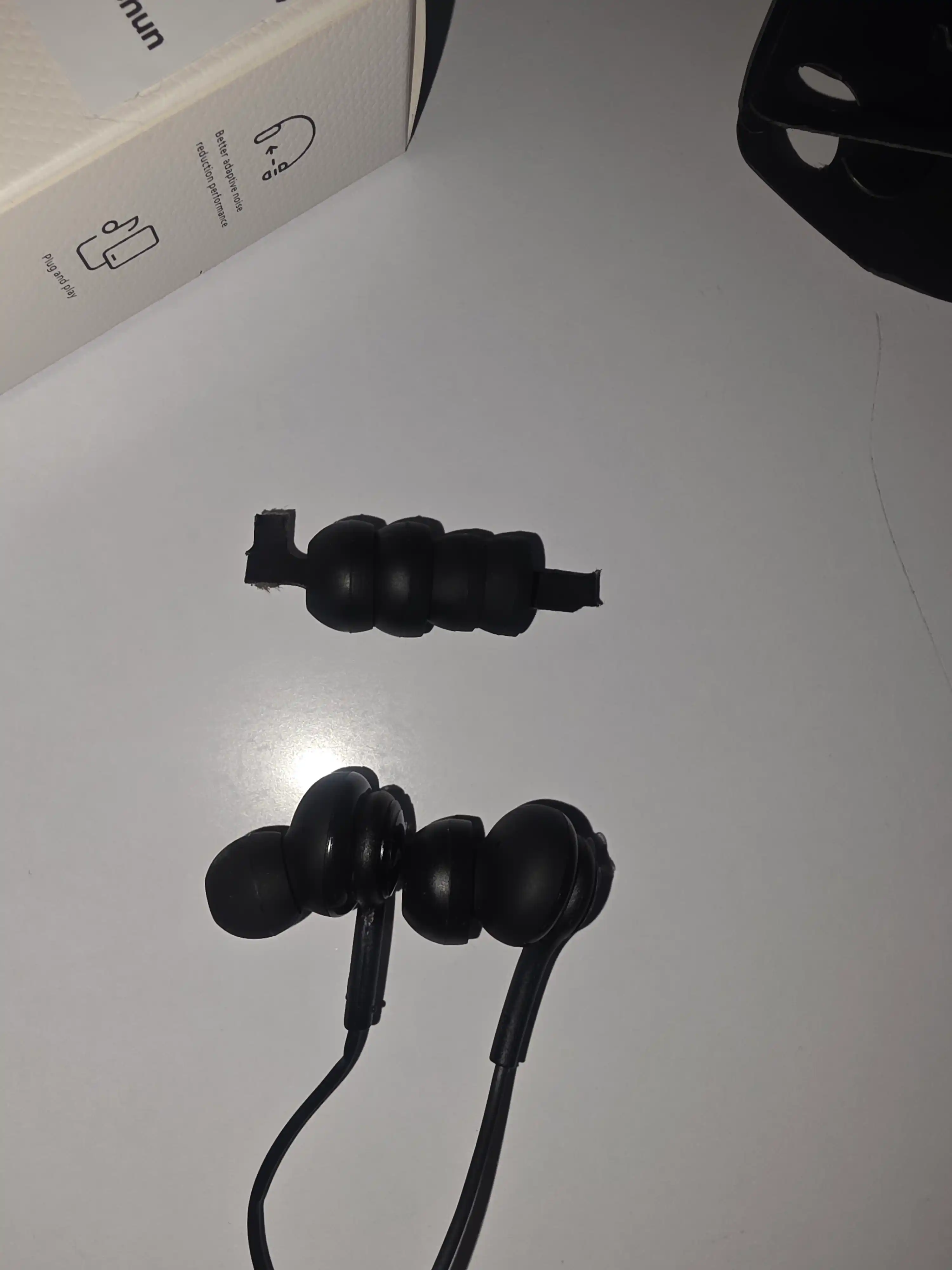 Samsung Type-C AKG quloqchinlari - kuchli ovoz va mikrofonga ega zamonaviy quloqchinlar