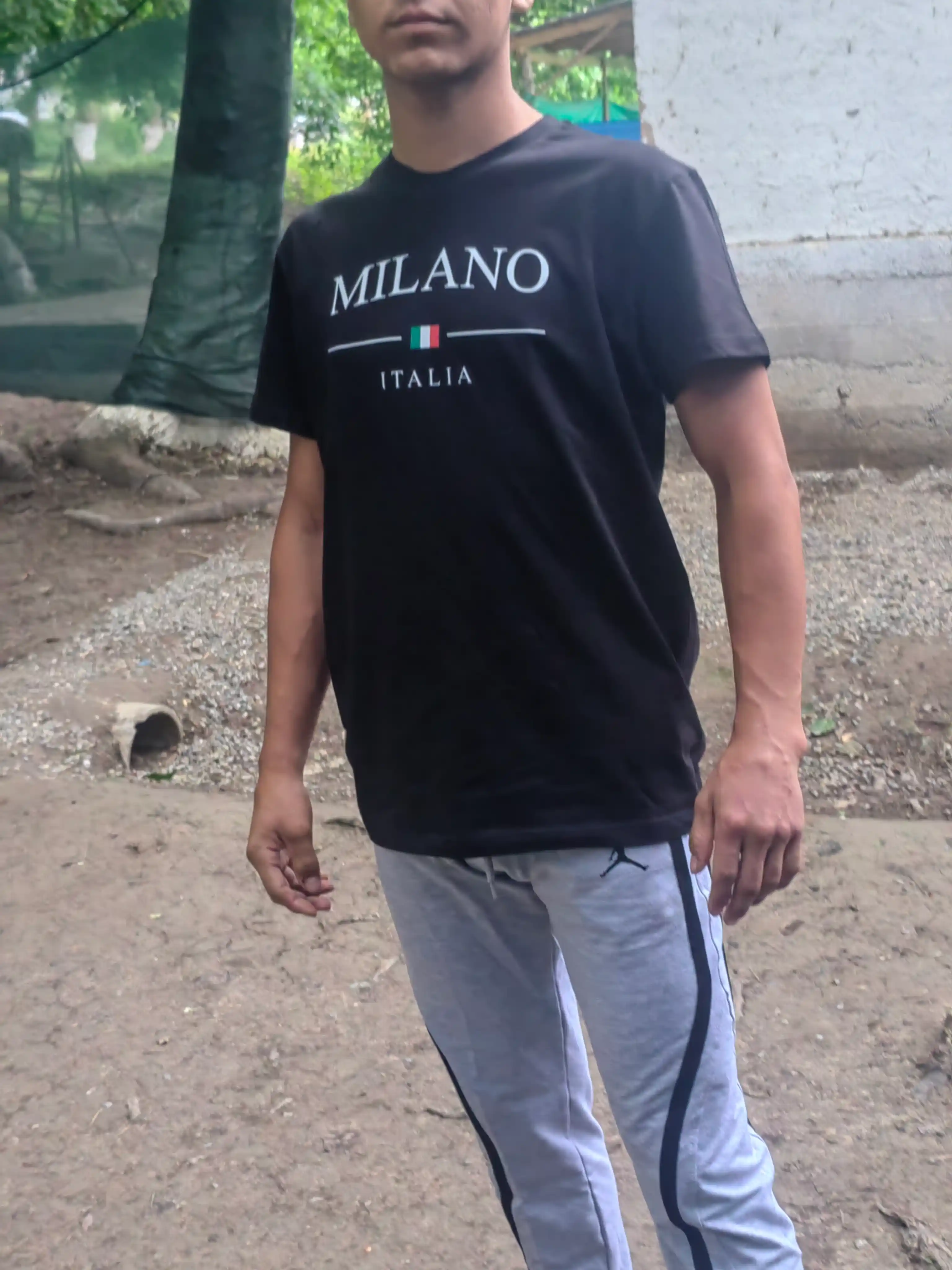Erkaklar sport futbolkasi