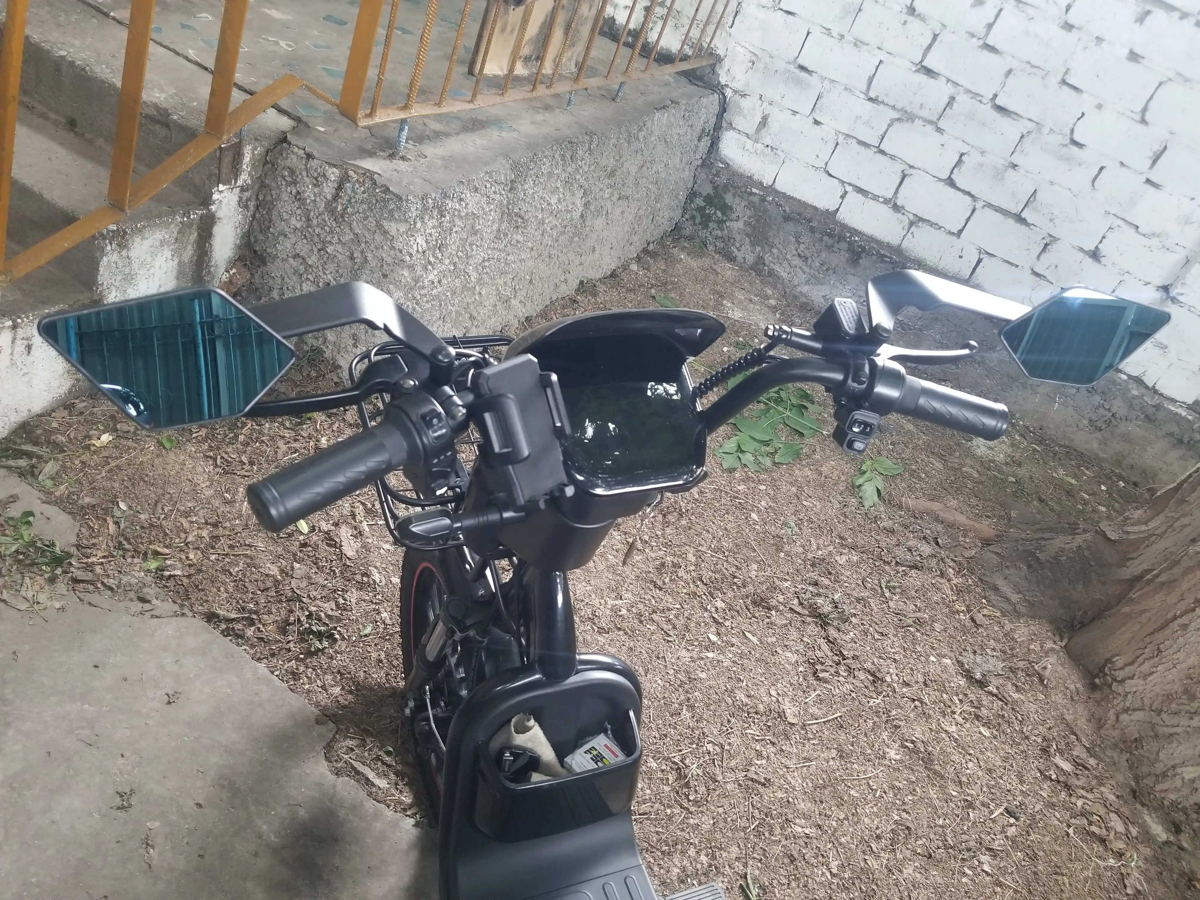 Mototsikl va skuter uchun universal orqa ko‘rish oynalari, 360° sozlanadi