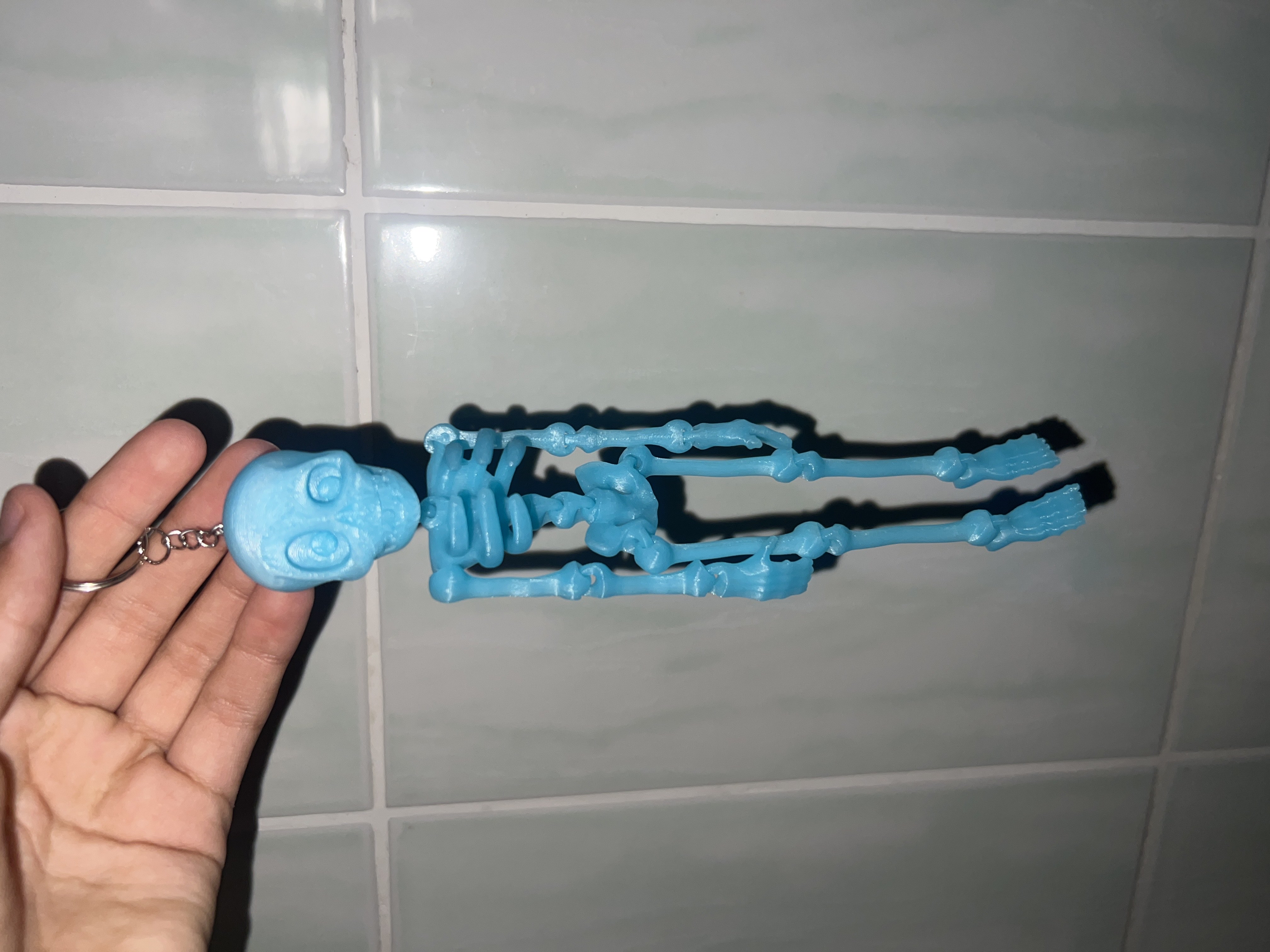 Harakatlanuvchi skelet figurasi