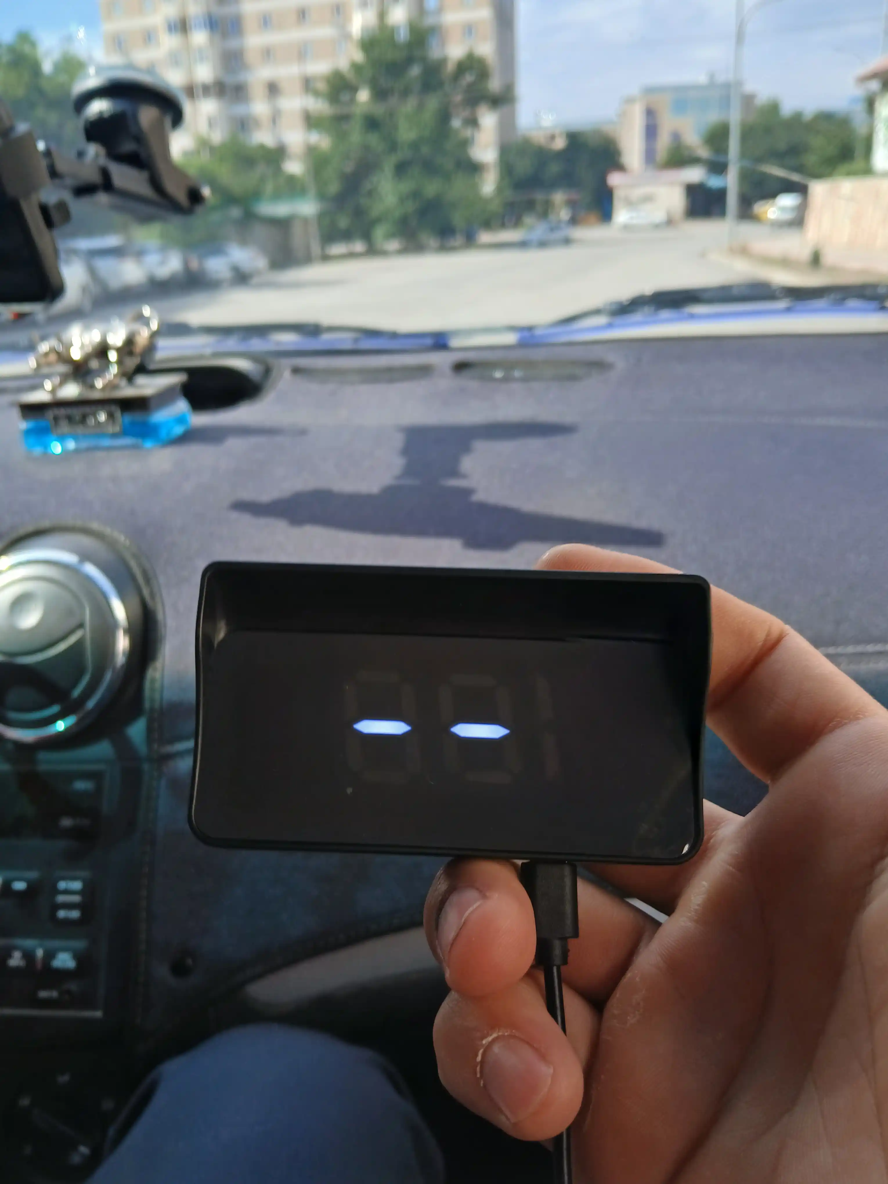 HUD GPS проектор скорости на лобовое стекло, 2 цвета проекции (бел/зелён), для любых авто 