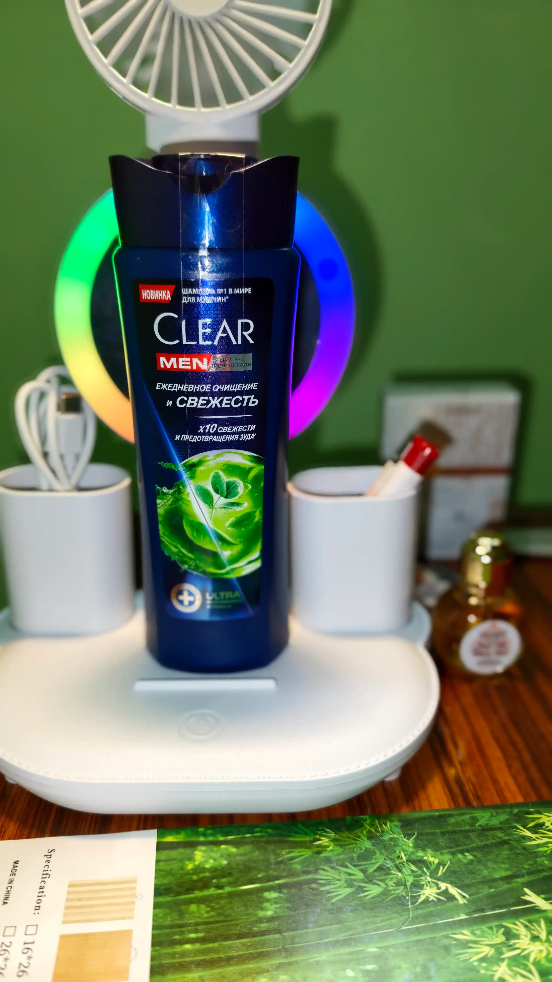 Шампунь CLEAR MEN "Ежедневное очищение и свежесть", кедровое дерево и эвкалипт, 180 мл