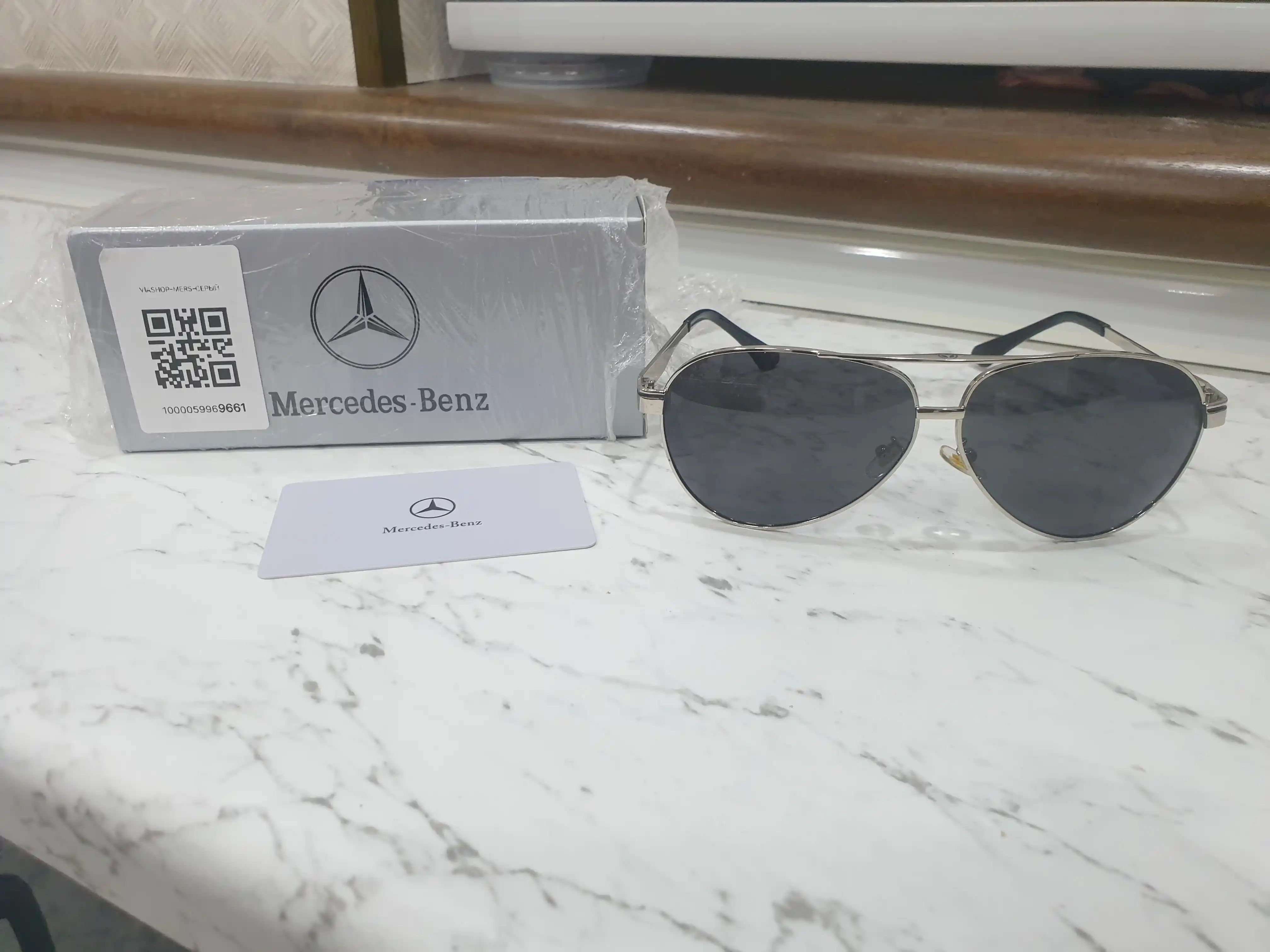 Солнцезащитные очки Mercedes-Benz