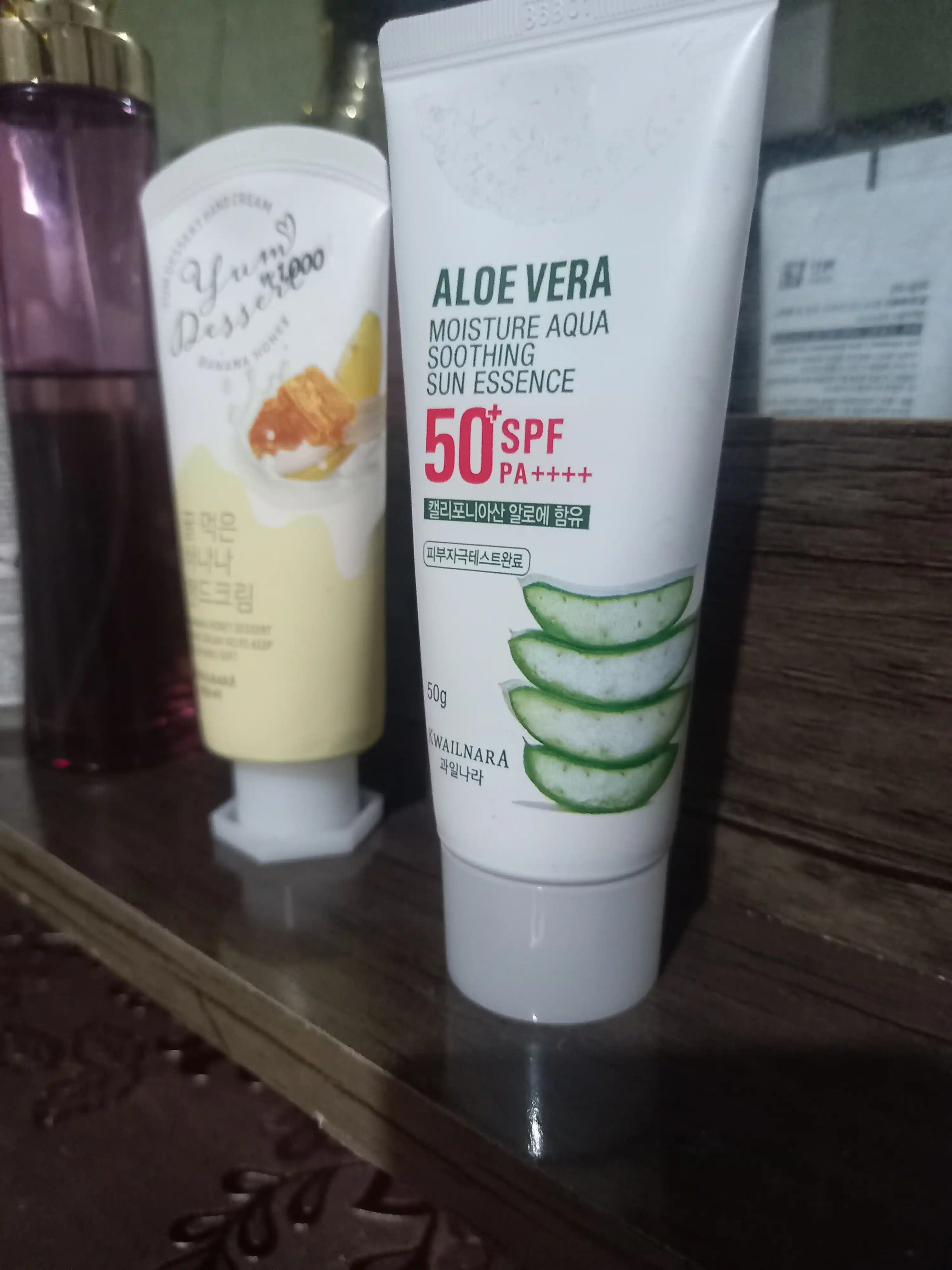 Aloe Vera namlantiruvchi quyoshdan himoyalovchi krem SPF 50 PA++++ - tinchlantiruvchi, 50 g