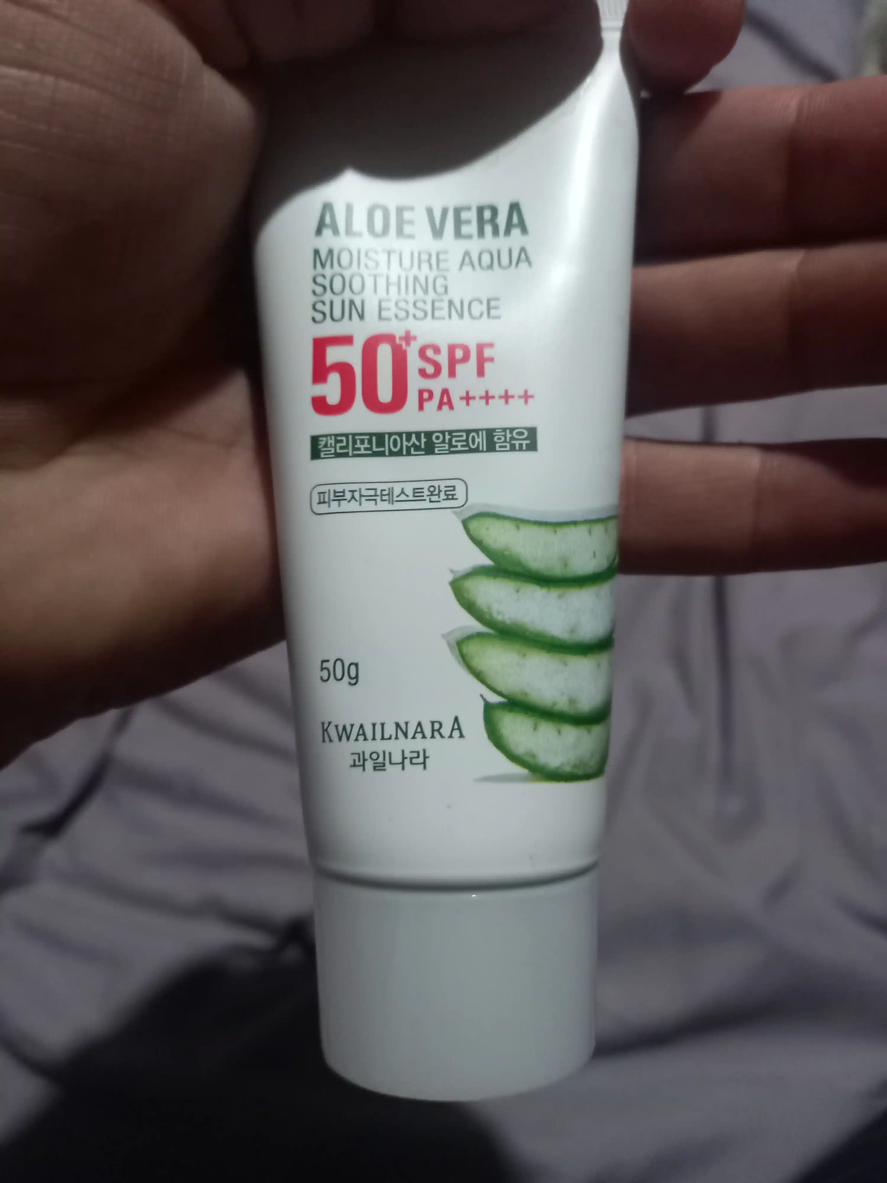 Aloe Vera namlantiruvchi quyoshdan himoyalovchi krem SPF 50 PA++++ - tinchlantiruvchi, 50 g