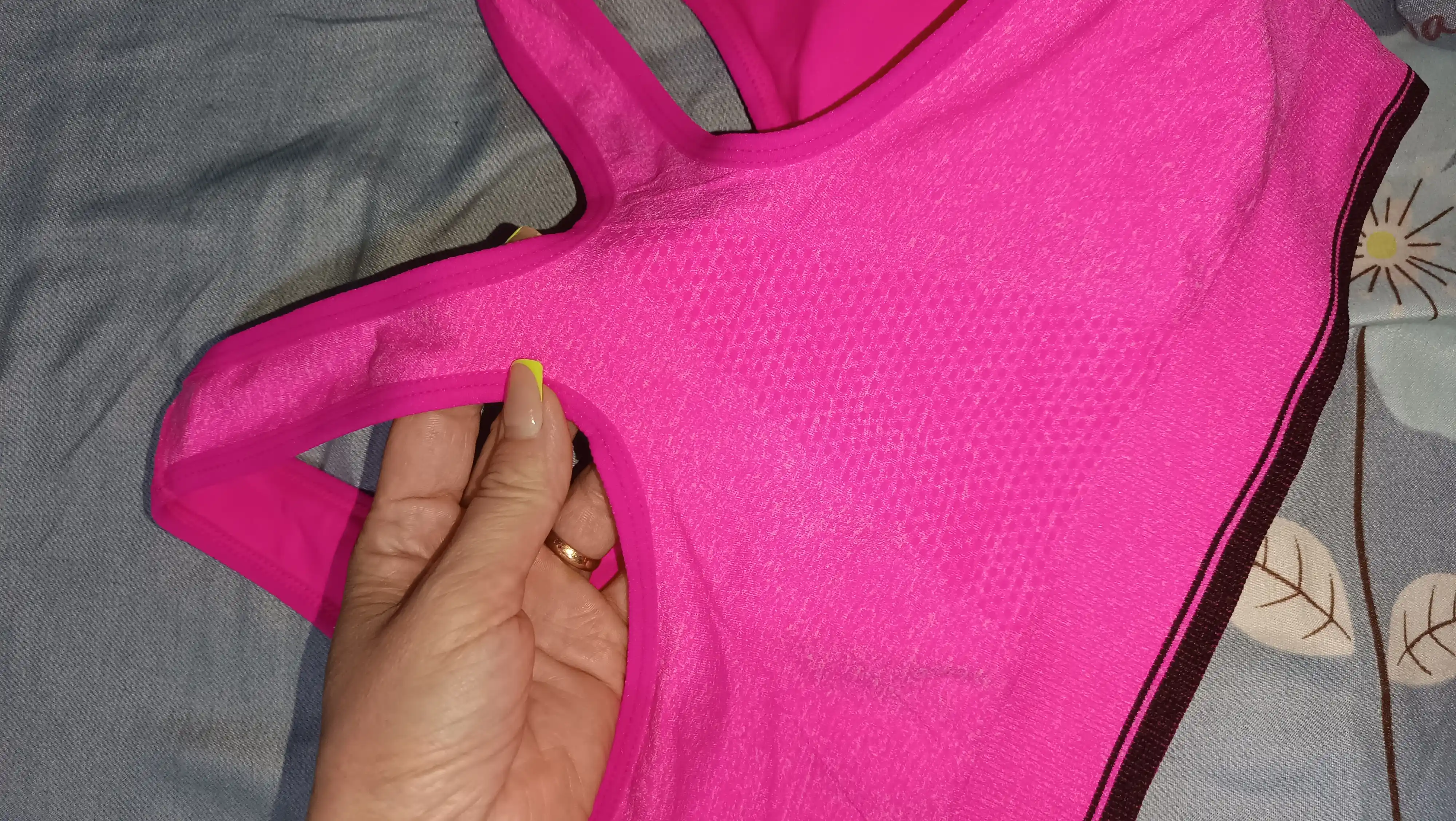 Ayollar sport topi Kioko. Fitnes uchun olinadigan chashkali sport topi