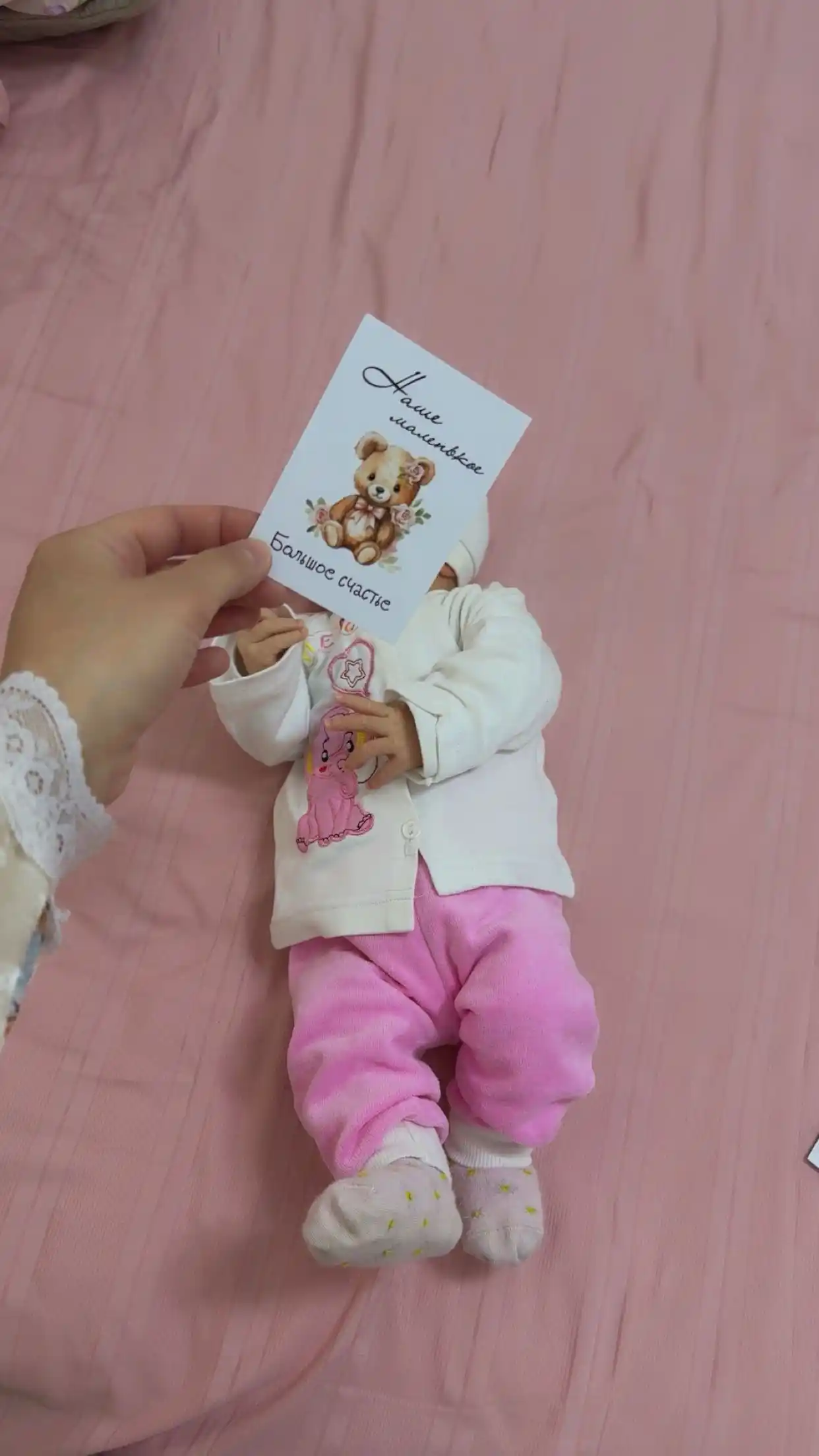 Yangi tug'ilgan chaqaloqlarni fotosessiya qilish uchun kartalar sovg'a homiladorga