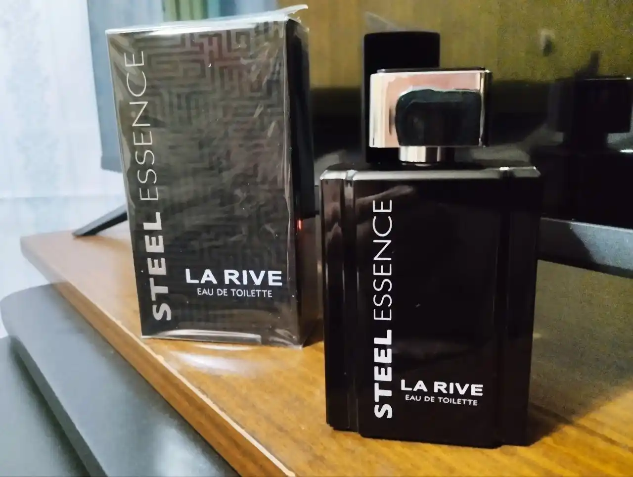 Erkaklar xushbo'ylangan suv STEEL ESSENCE EDT, 100 ml