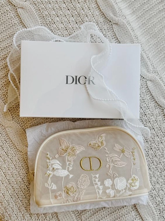 Мини косметички Dior. Хорошо подойдут для вечерних вечеринок, креативный поддарок
