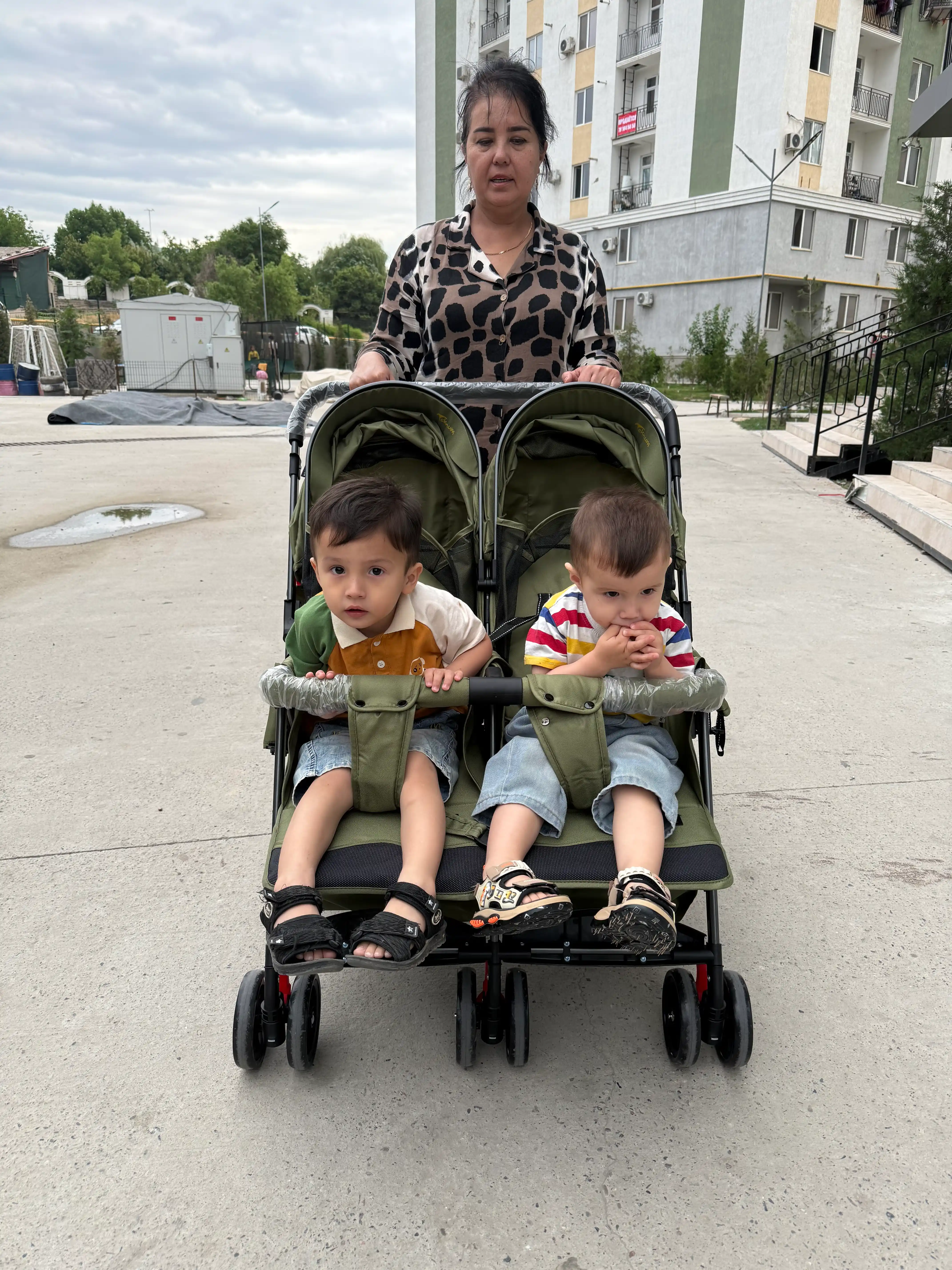 Коляска прогулочная для двойняшек