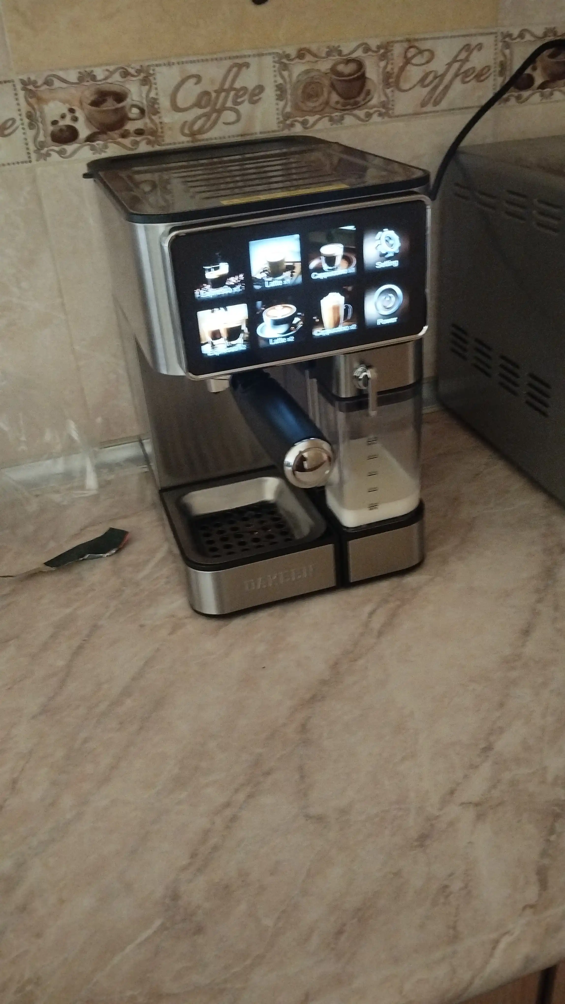 Avtomatik kapuchinatorli qahva mashinasi Uakeen ZL-1503, 20 bar bosim, 1450 vt quvvat