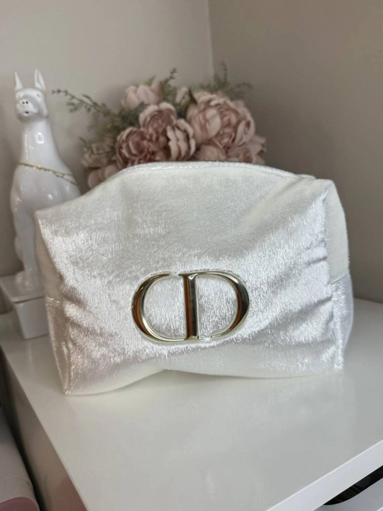 Мини косметички Dior. Хорошо подойдут для вечерних вечеринок, креативный поддарок