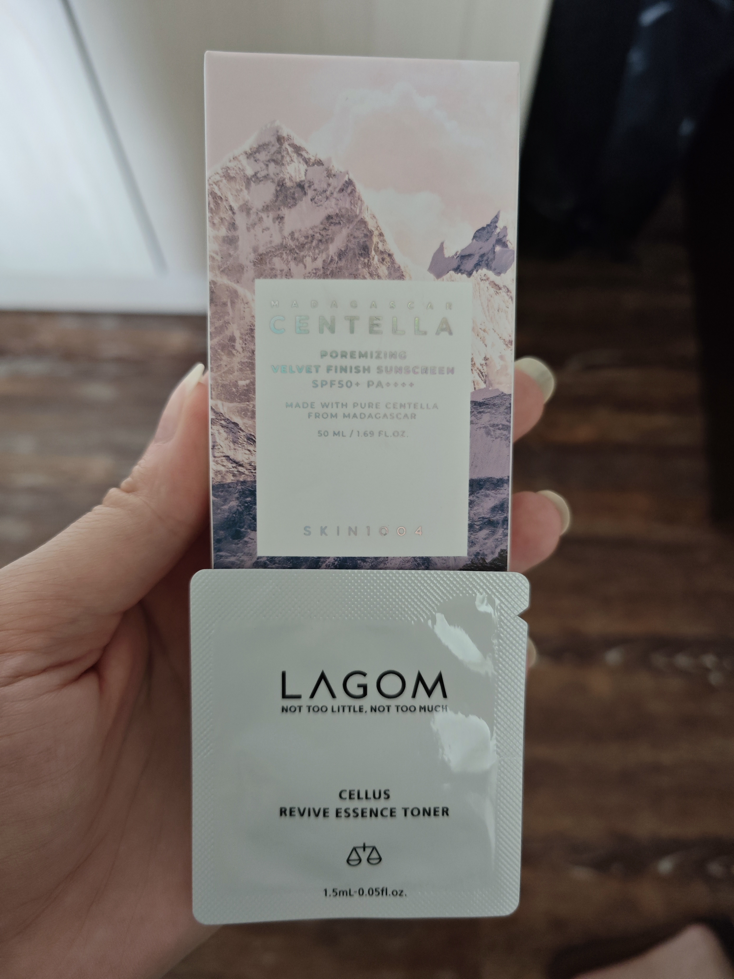 SKIN1004 Centella Velvet rang beruvchi quyoshdan himoya qiluvchi krem, mat qoplamali SPF50