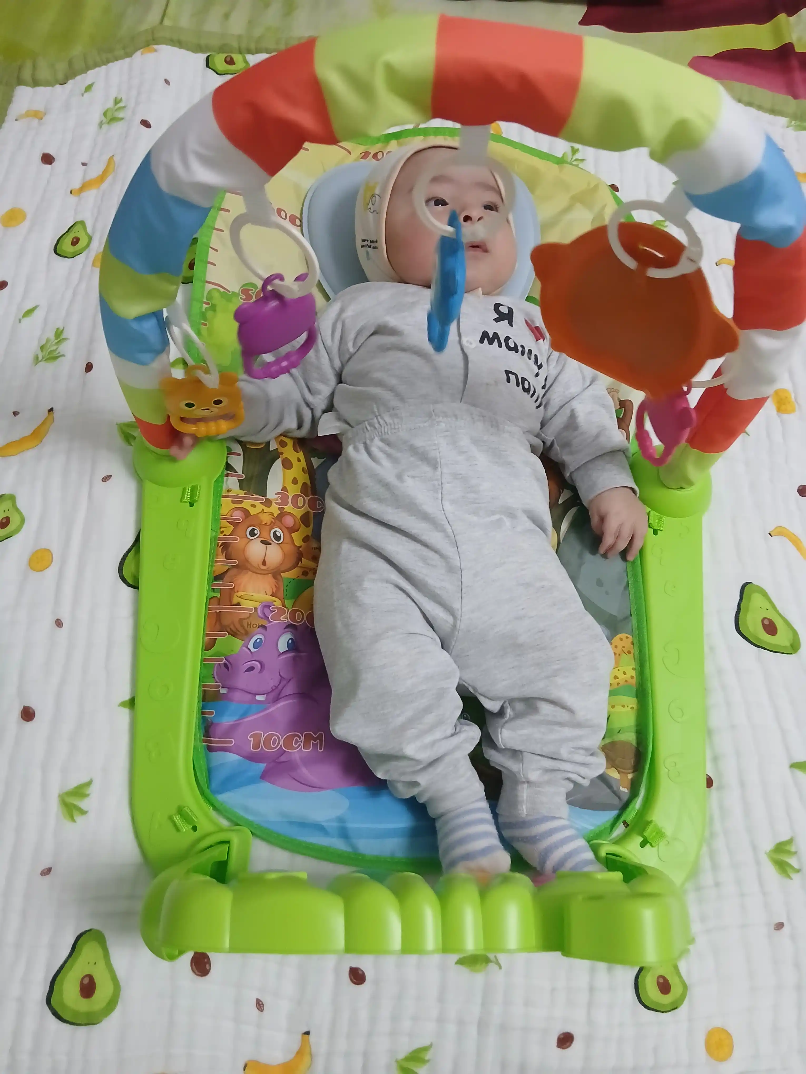 Kichkintoylar va bolalar maydonchalari uchun gilamcha-pianino rivojlantiruvchi o‘yin