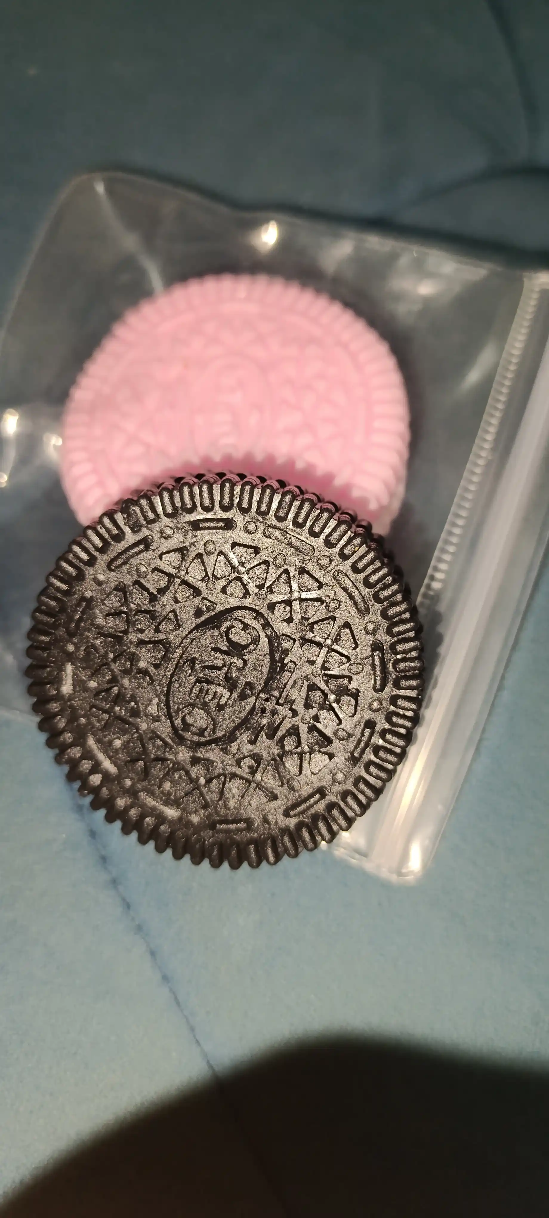 Двухцветная антистресс-игрушка Squish, в виде сладкого печенья Oreo