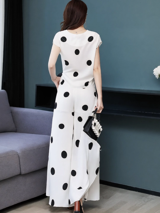 Ayollar uchun zamonaviy ikki qismli kostyum — Polka Dot