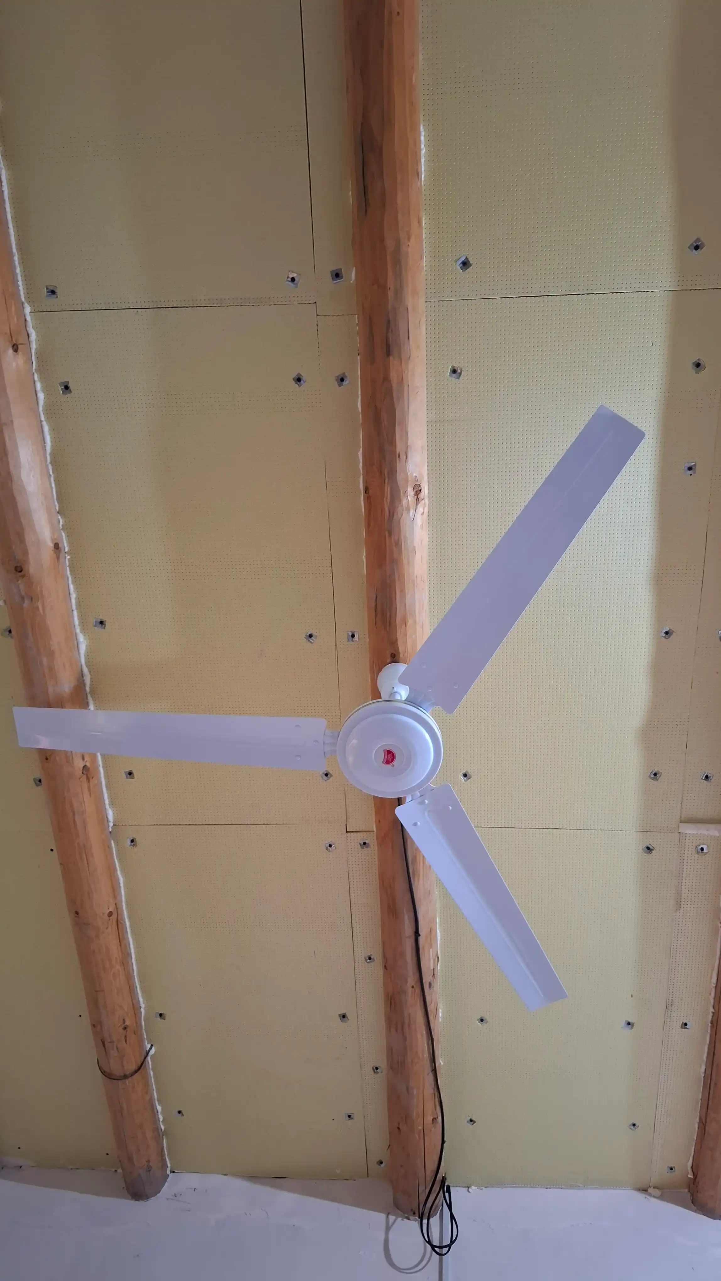 Shift ventilyatori 56," 1400 mm - metall parraklar, kuchli havo oqimi