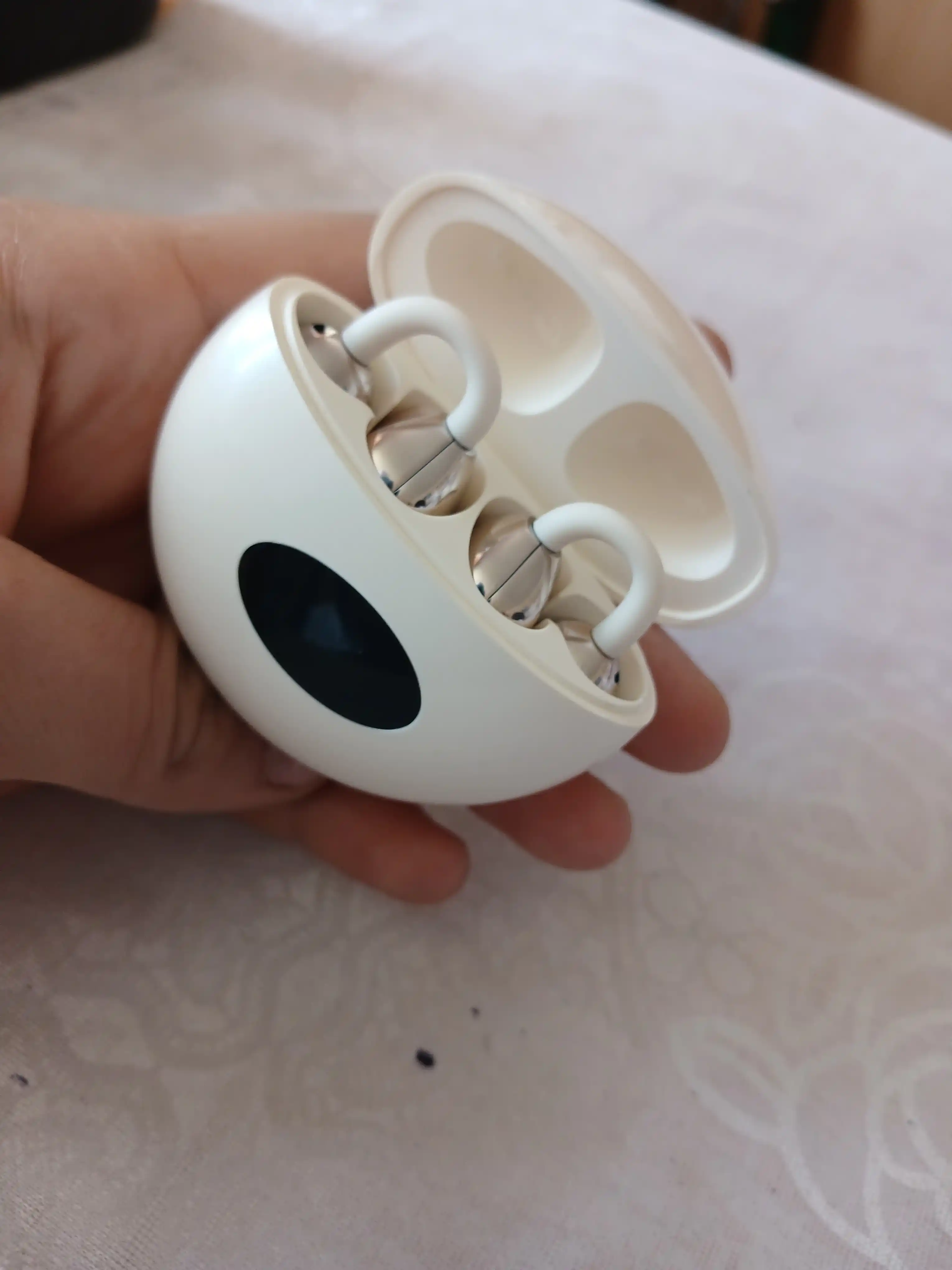 Simsiz quloqchinlar, Bluetooth, IPX5 namlikdan himoyalangan, 30 soat ishlaydi