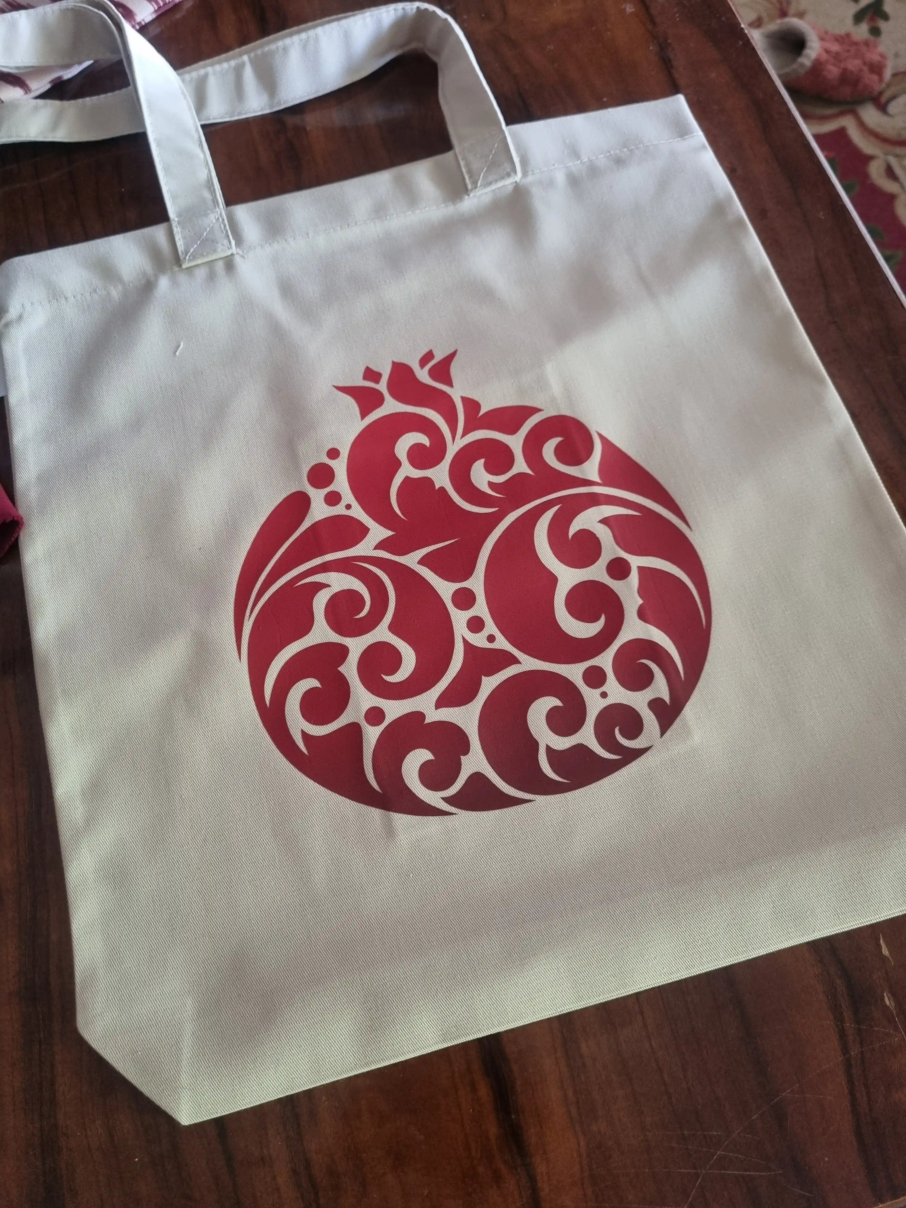 Ayollar sumkasi shopper, Moziy