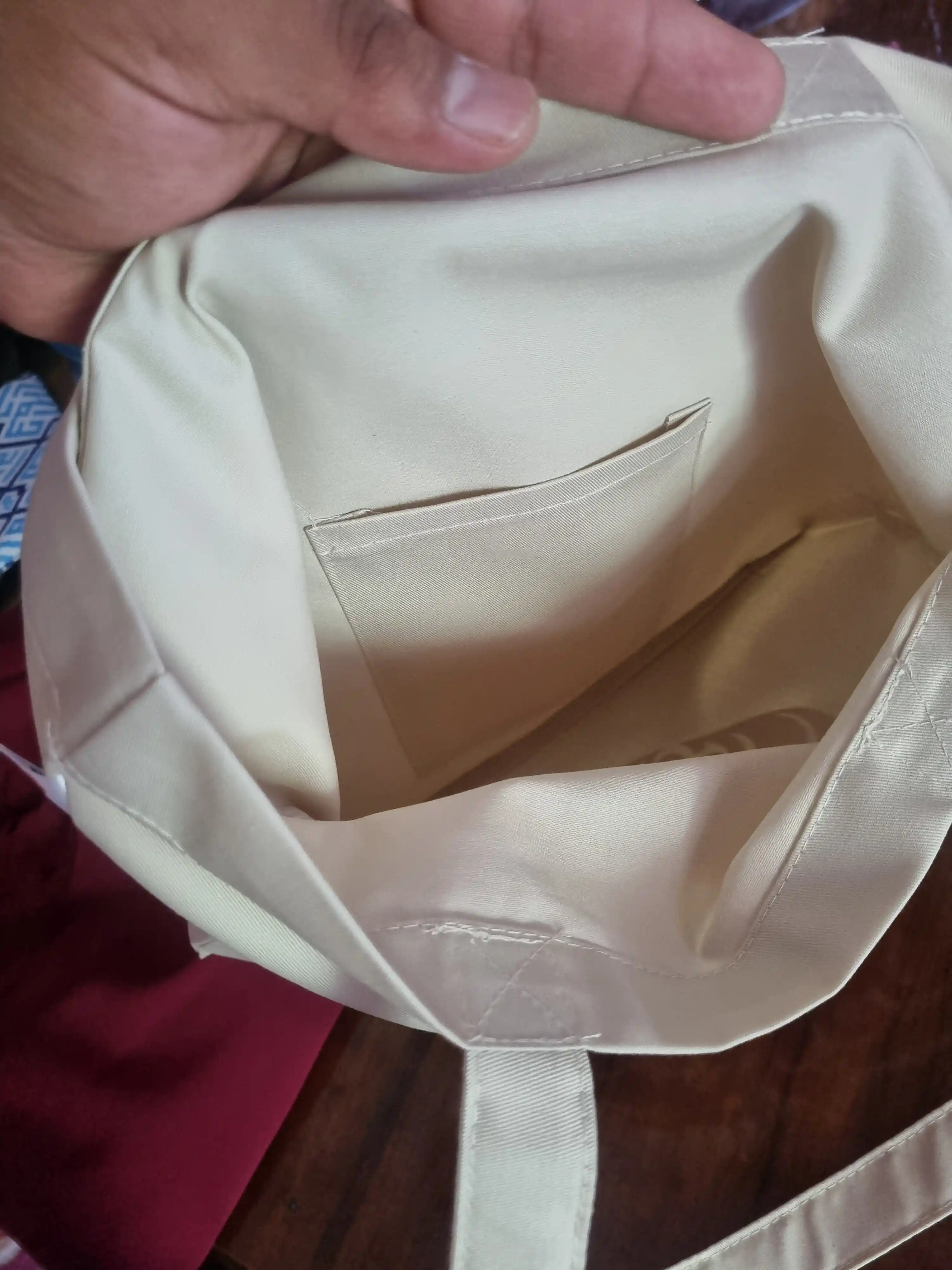Ayollar sumkasi shopper, Moziy