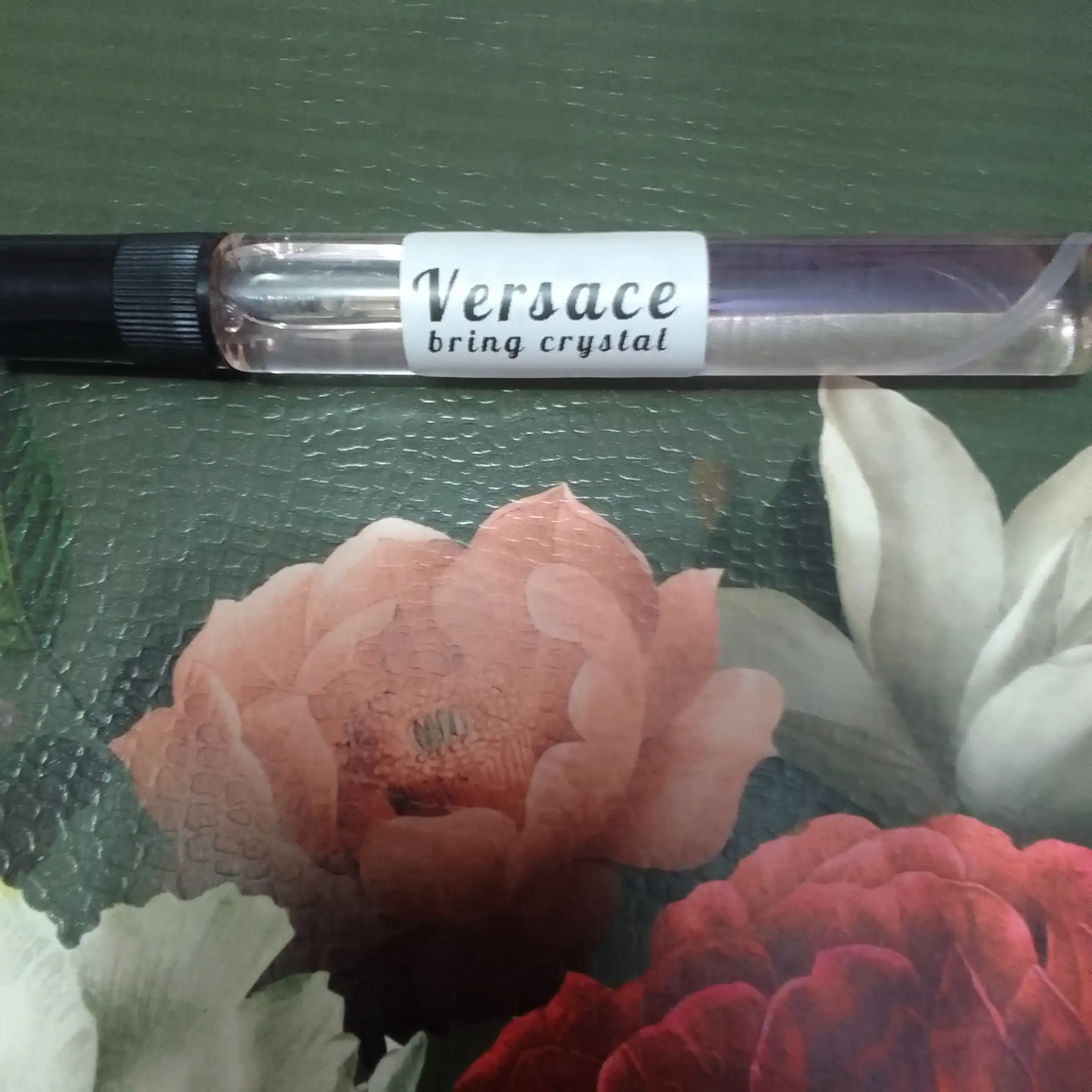 Versace Bright Crystal — Yorqin Nafosat va Ayollik Ifori Ayollar uchun Parfyum Raspiv