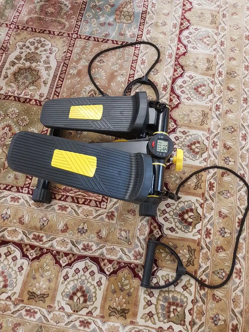 Stepper trenajor – oyoq, son, bel va press mushaklari uchun, espanderli