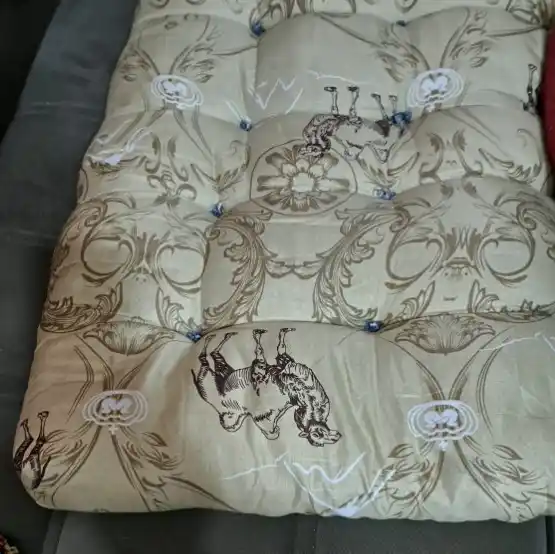 An’anaviy ko‘rpacha, 200×70 va 80 sm, qo‘lda tikilgan, qulaylik va iliqlik