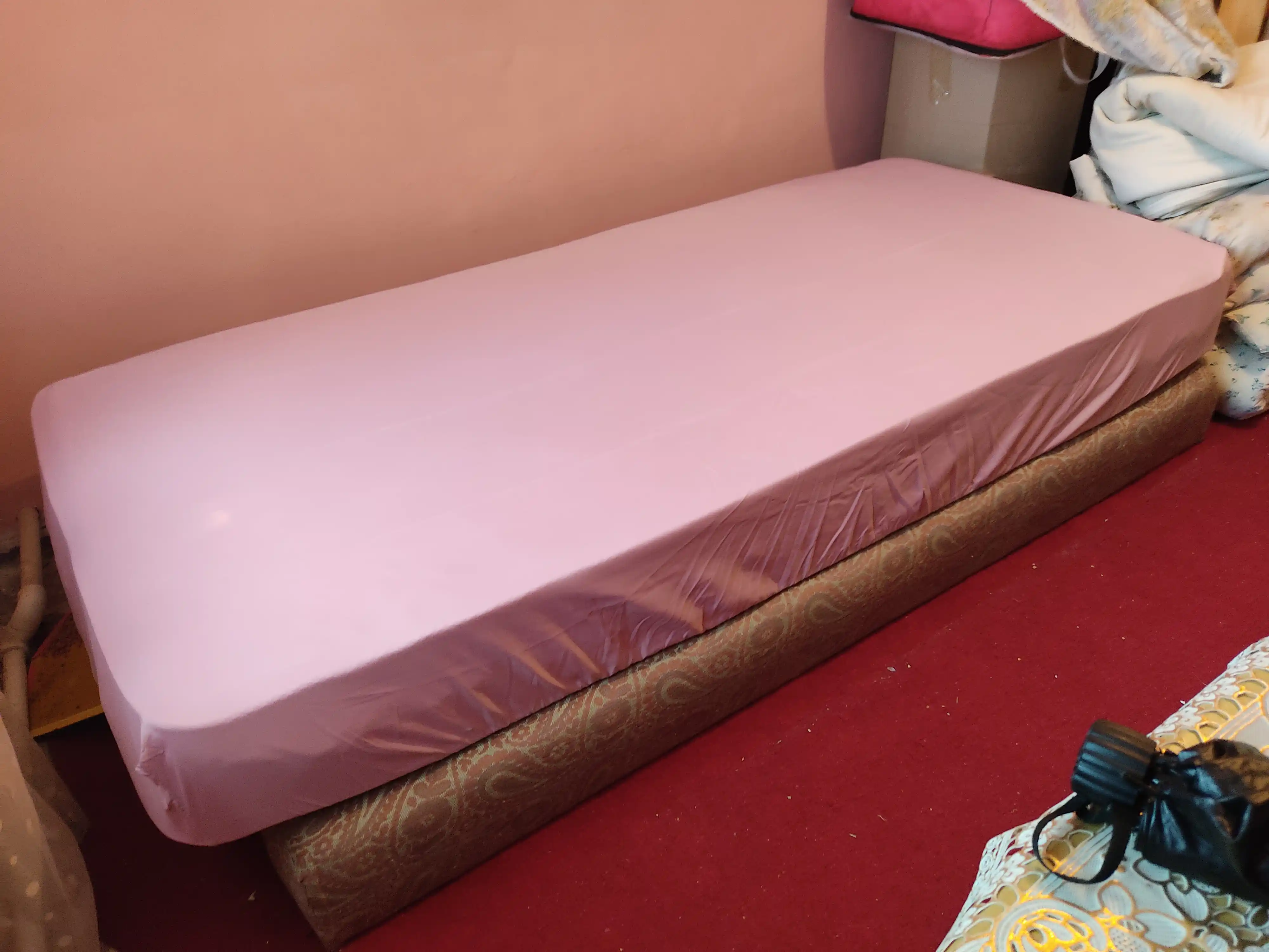 Простыня на резинке с наволочками, мягкая, не мнется, 5 оттенков, 4 размера