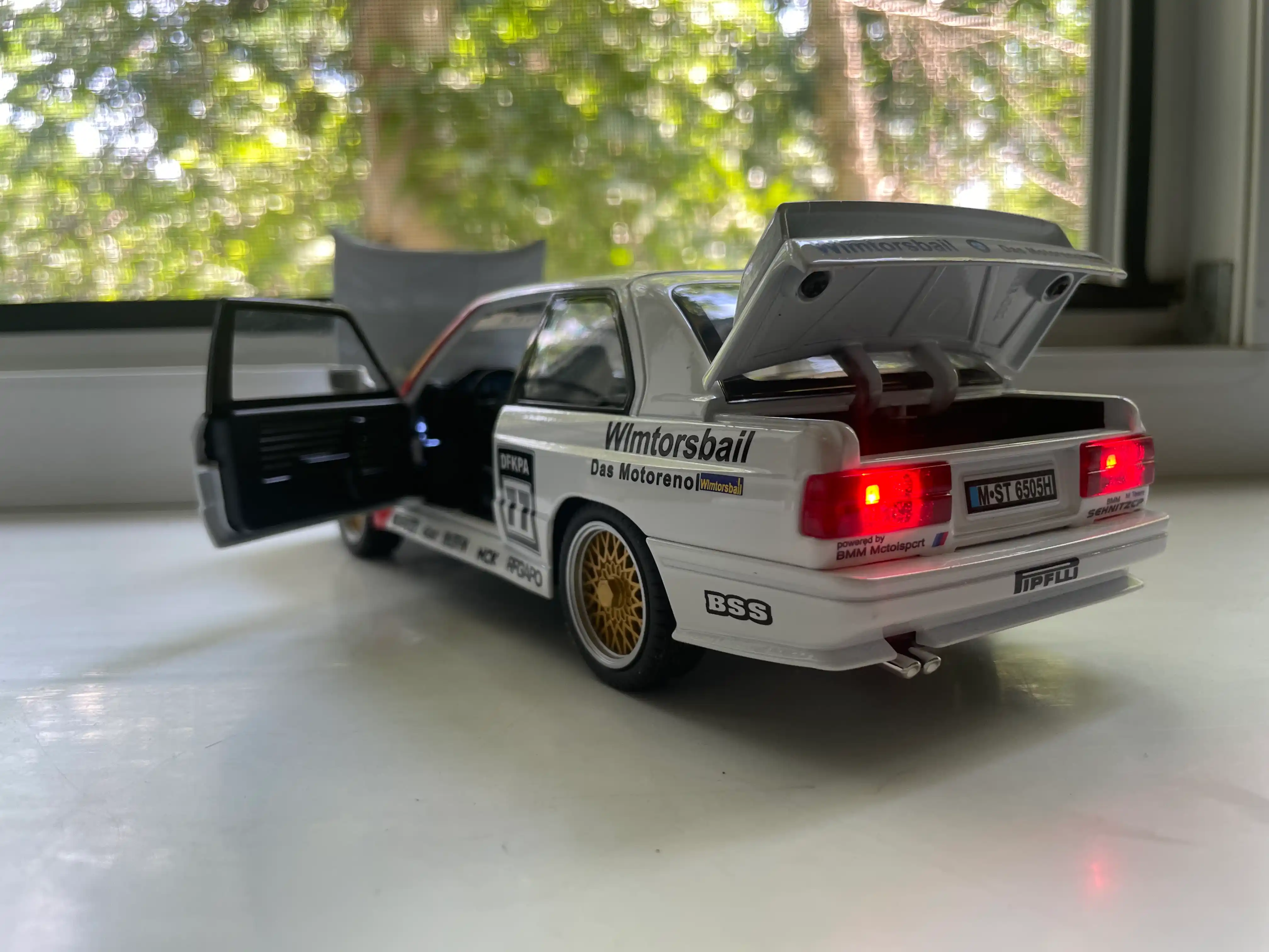 Metall mashina BMW M3 E30 1988, 1/24 metal, 20 sm