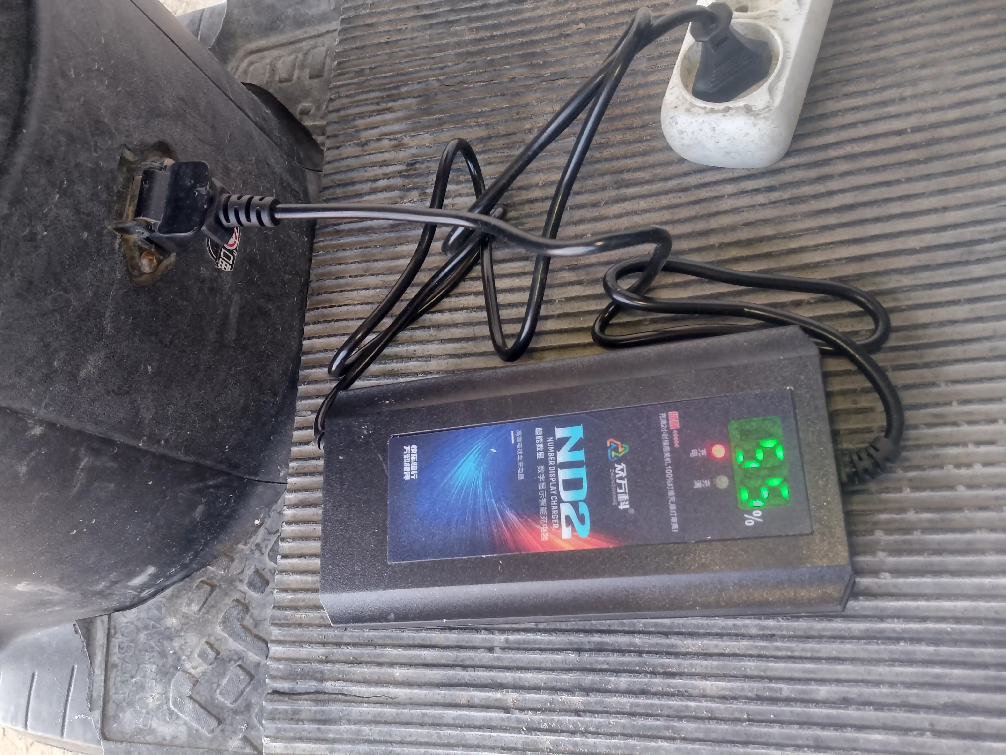 60V 32A elektron displeyli elektroskuter zaryadlovchi qurilmasi